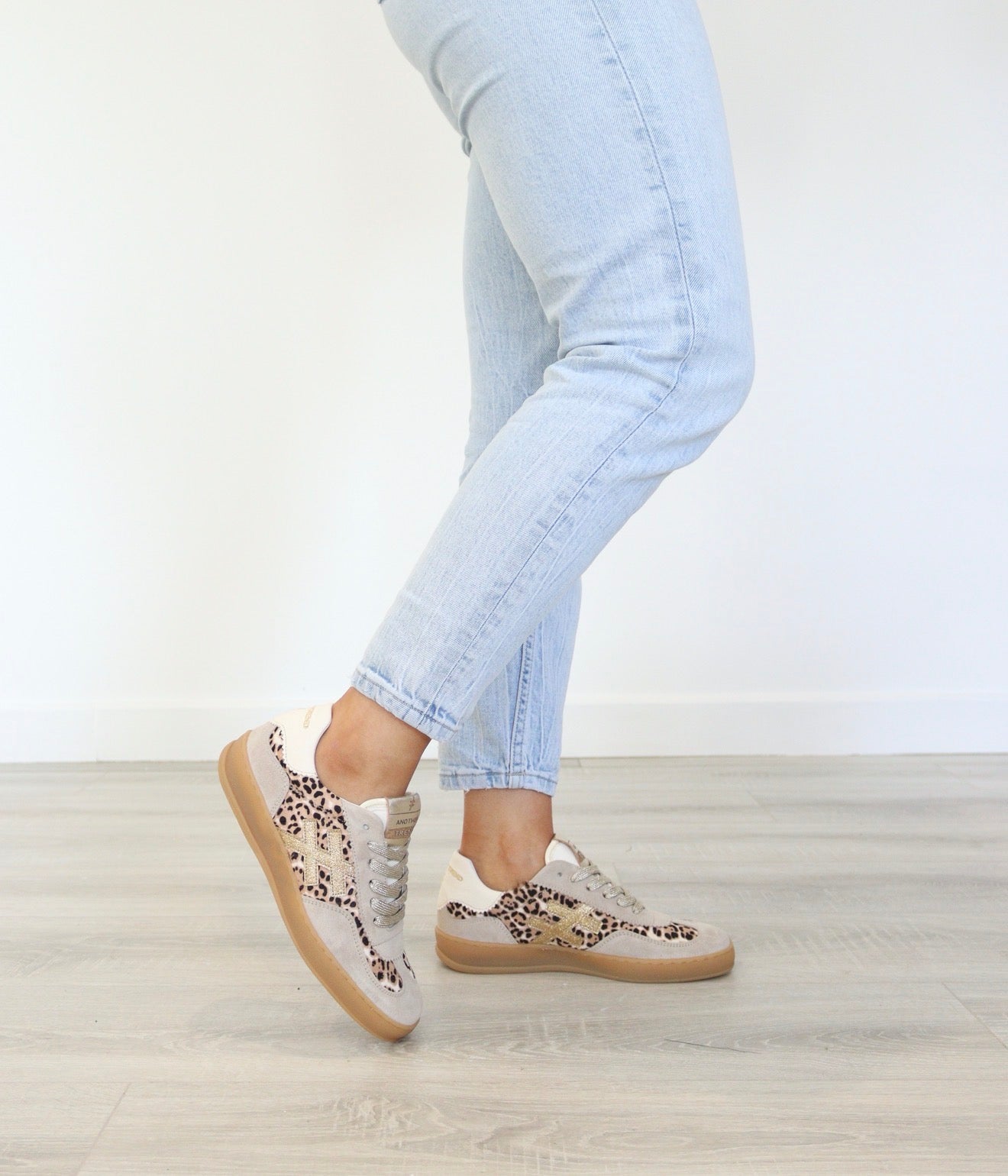 Another Trend - A032 Leopard Trainer