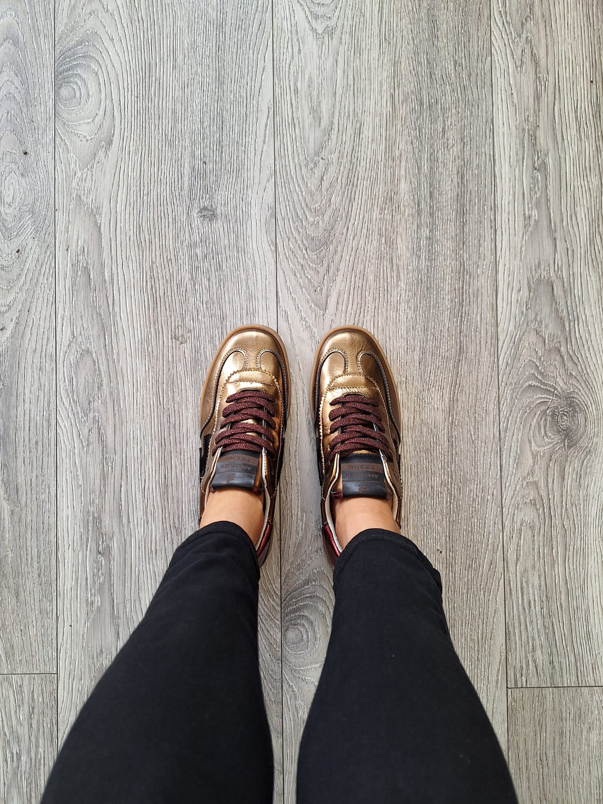 Another Trend - A032 [Dark Gold] Gold & Red Trainer