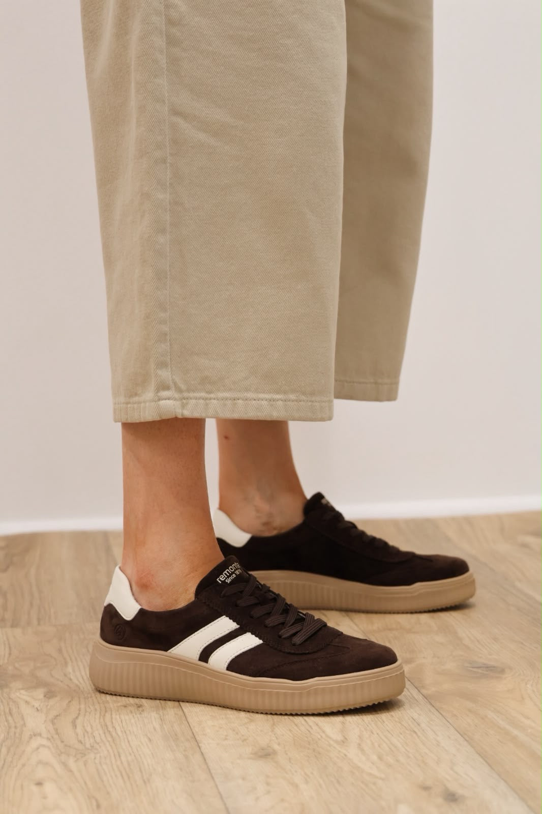 Remonte - D3E00-25 Brown Suede Trainer