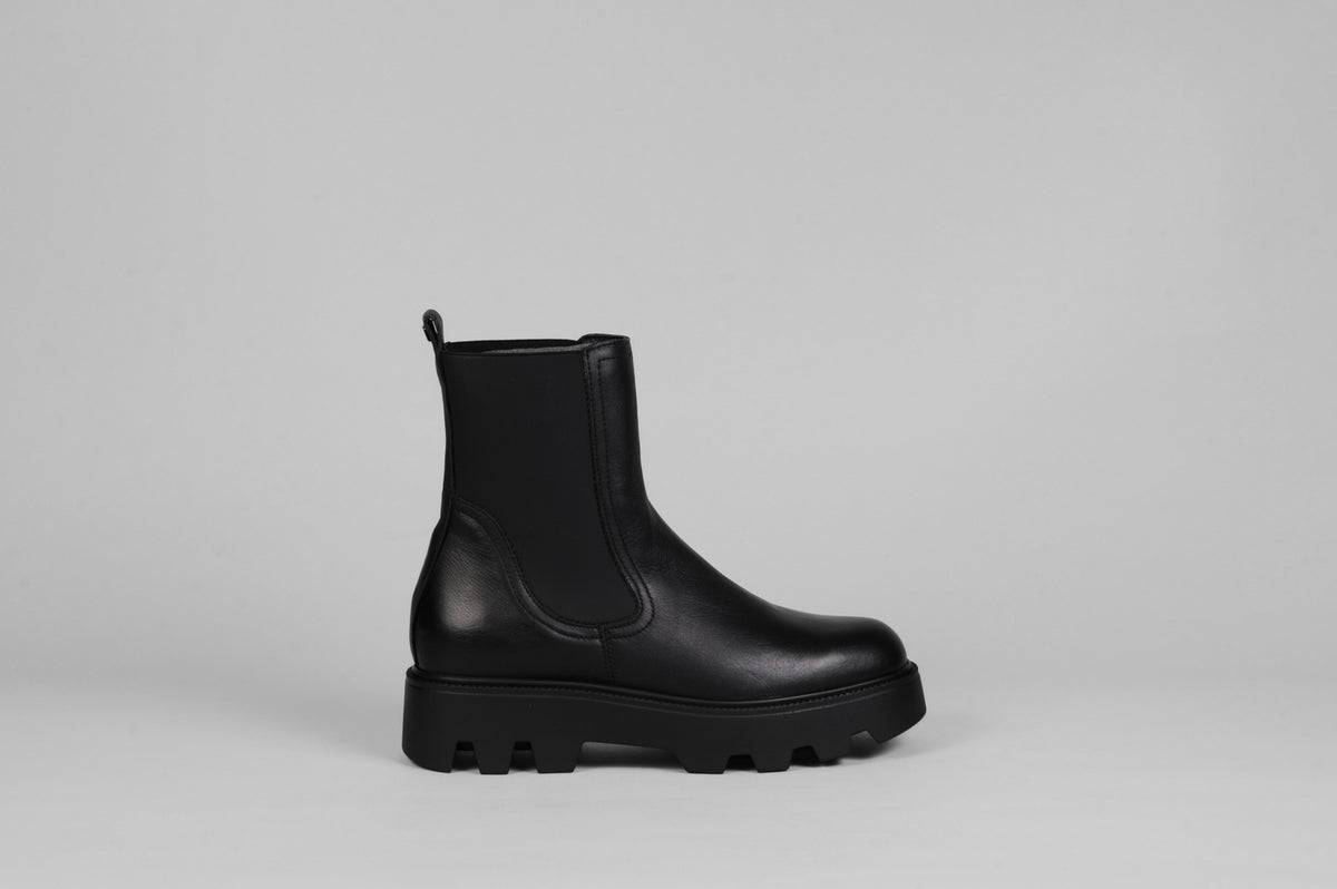 MJUS - Black Leather Chelsea Boot