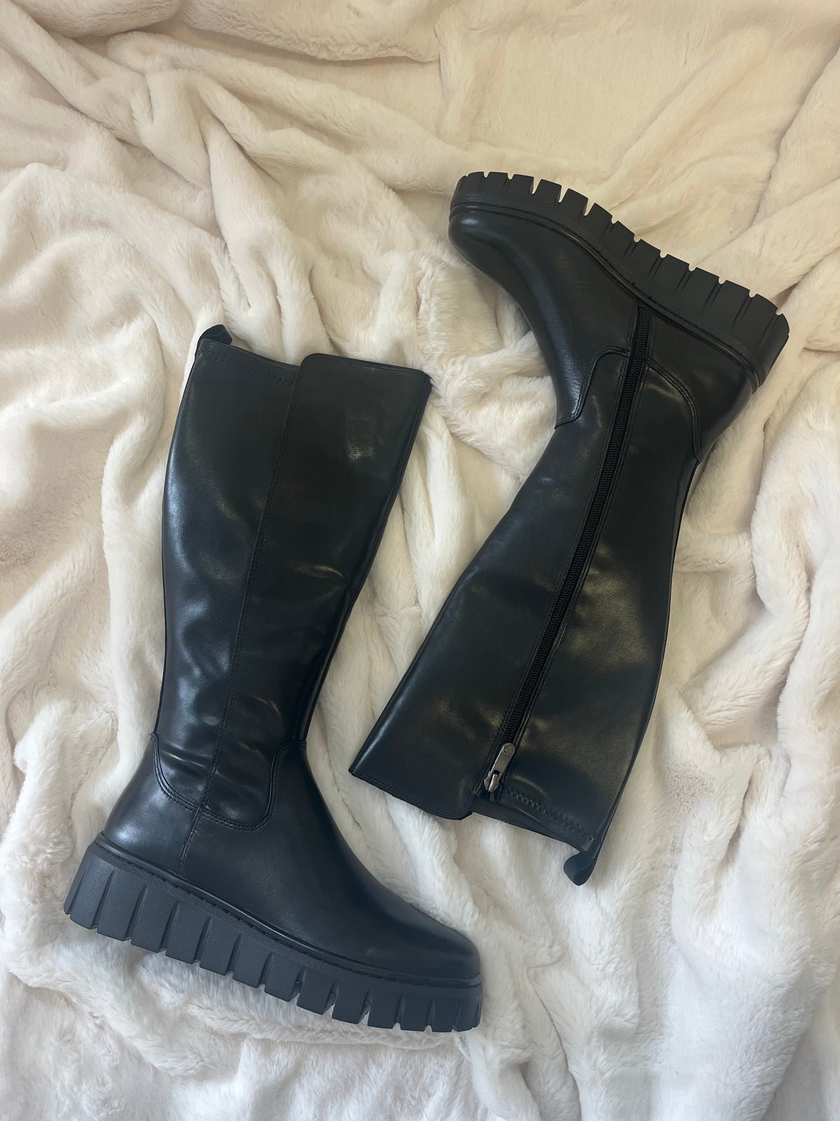 Marco Tozzi - 25580 Black Stretch Flatform Boot