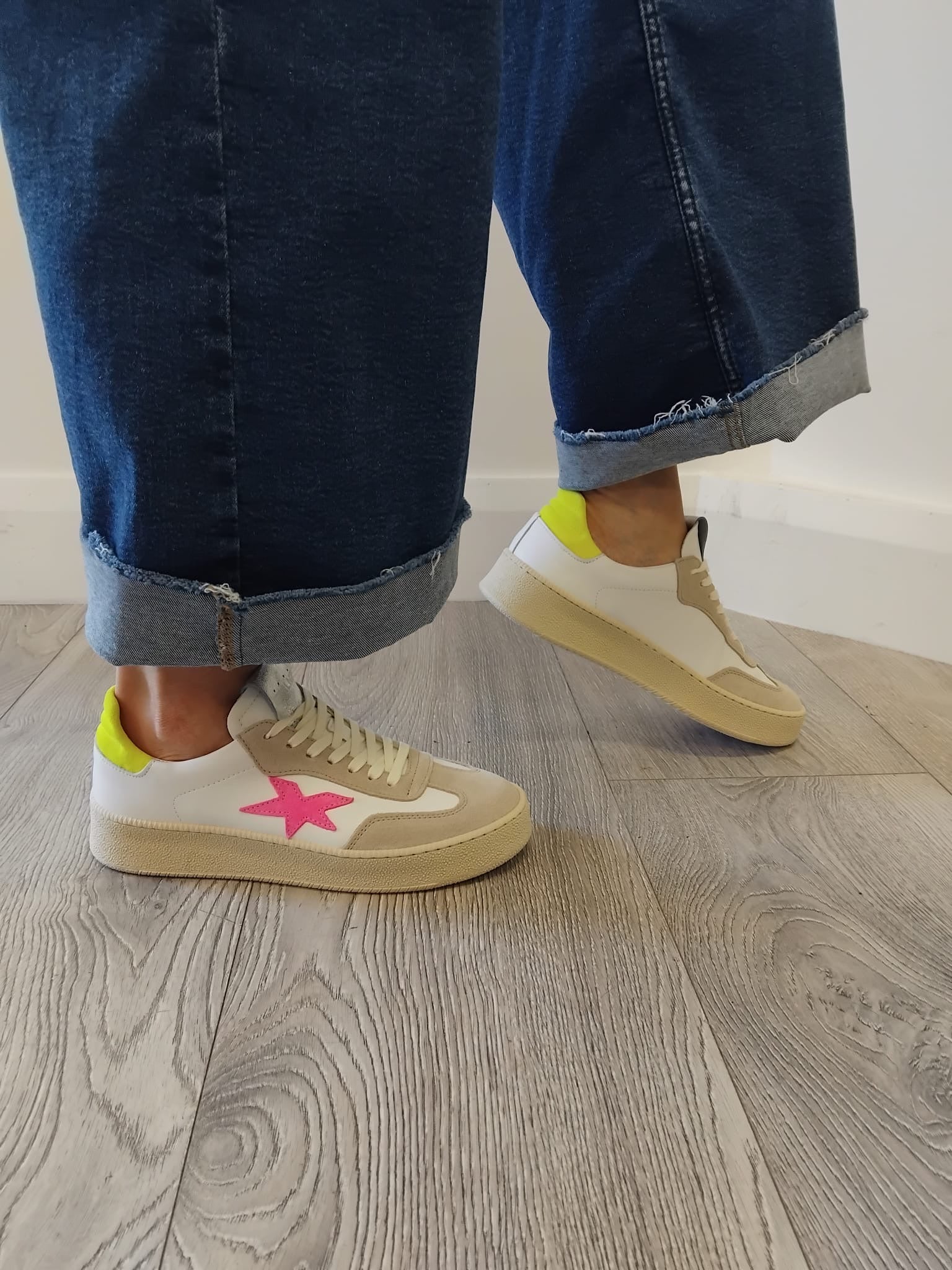 Meline - 525 ACC-SBT White and Neon Flatform Trainer