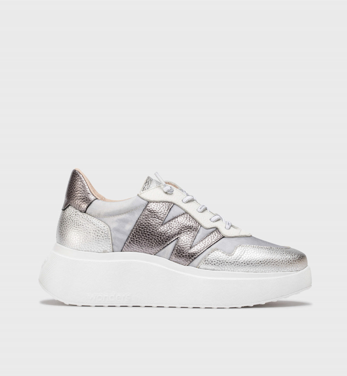 Wonders - A-3622 Silver Platform Trainer