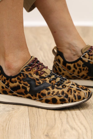 Victoria - 8 812105 Leopard Trainer