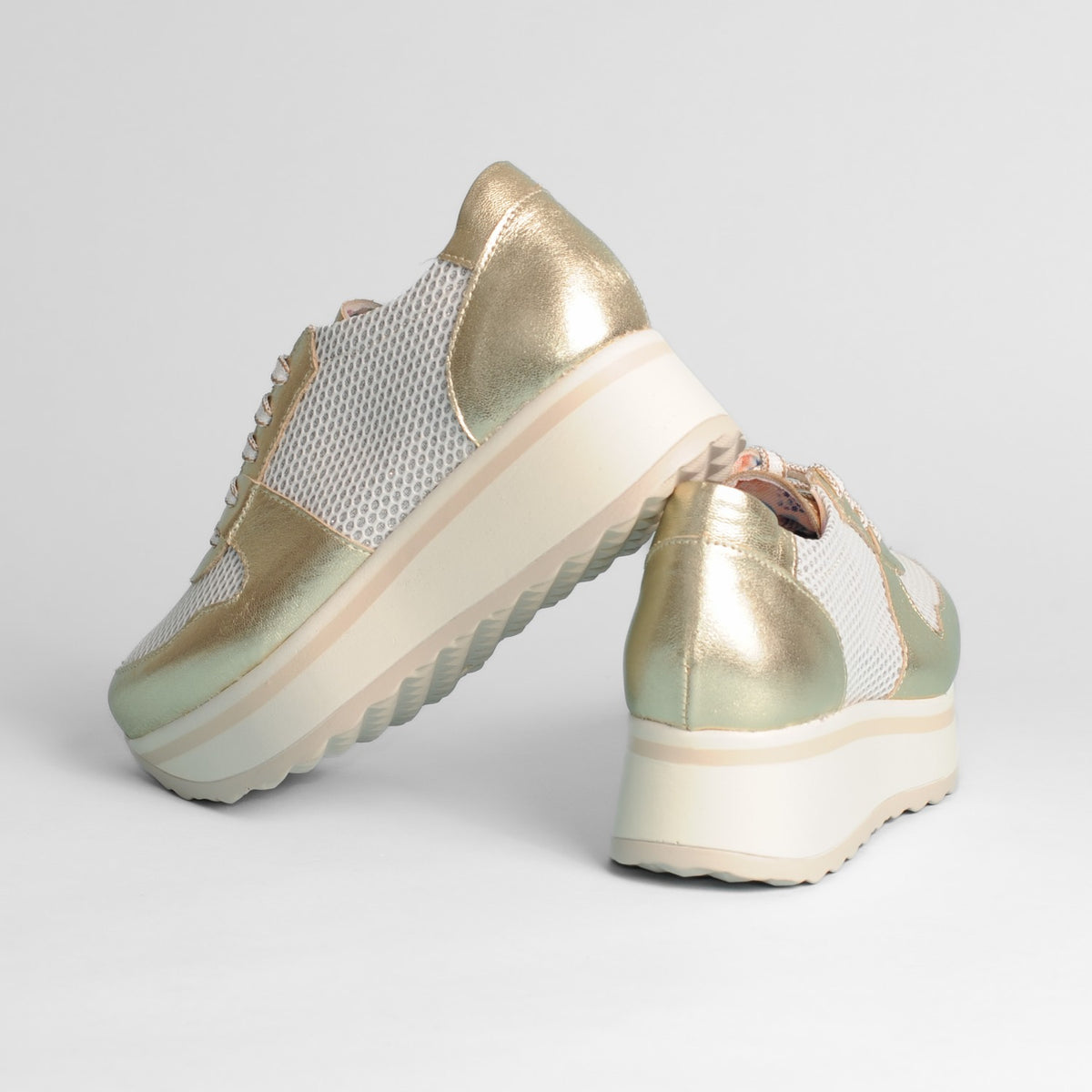 Jose Saenz - 3536 Gold Wedge Trainer