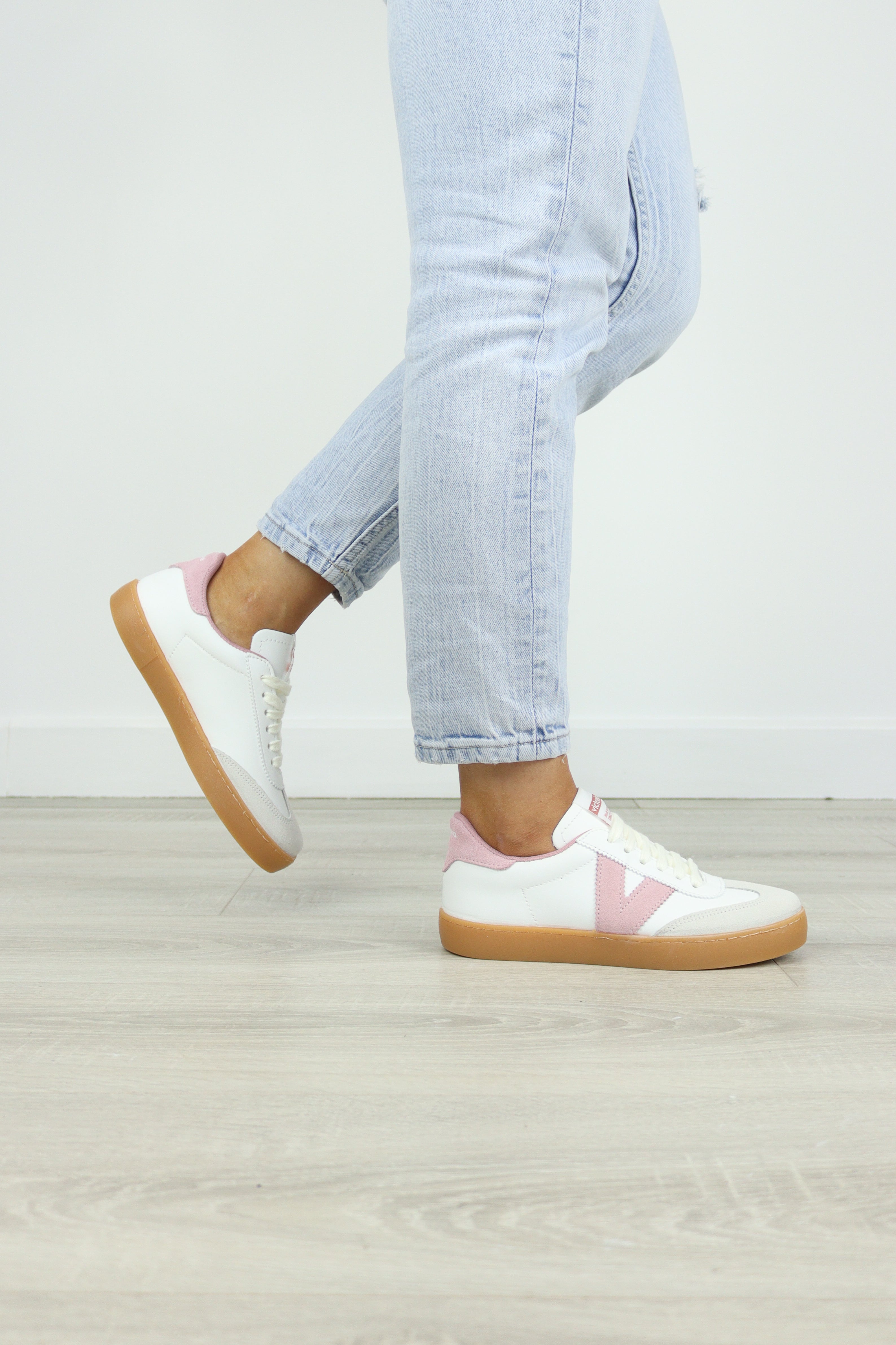 Victoria - 126206 White & Pink Retro Trainer