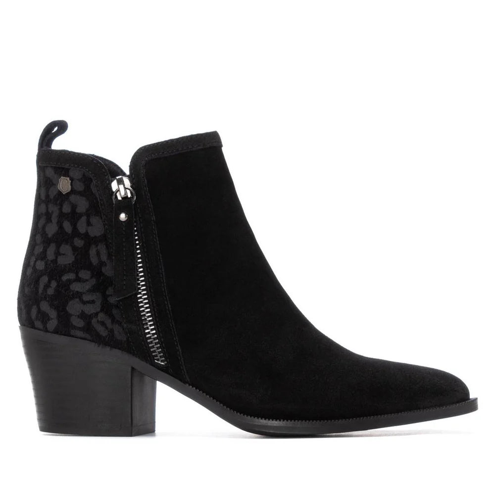 Carmela - 162582 Black Zip Ankle Boot