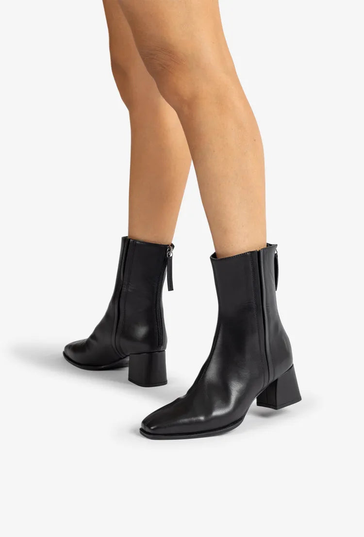 Unisa - Lucas Black Leather Ankle Boot