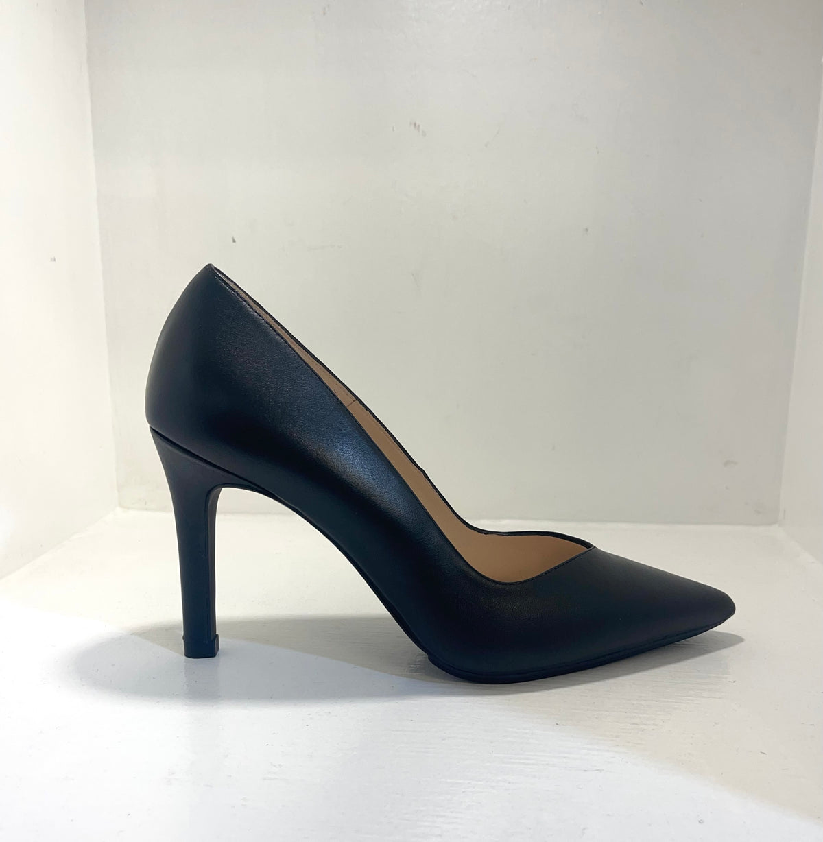 Lodi - Rabot - Black Leather Court Shoe