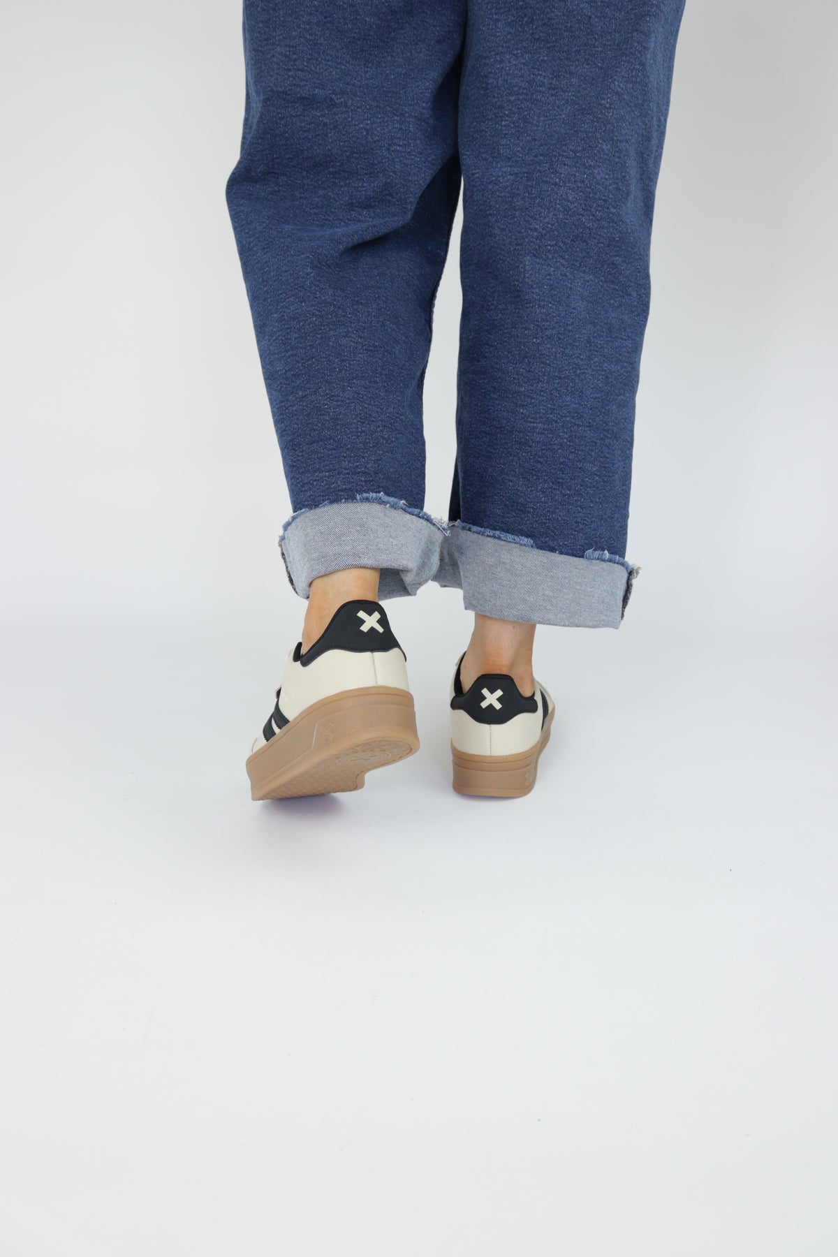 Xti - 144585 Beige and Black Platform Trainer