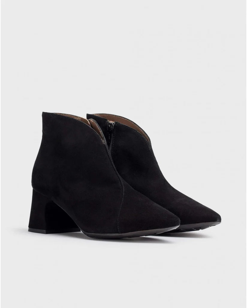 Wonders - I-9013 Black Suede V Ankle Boot