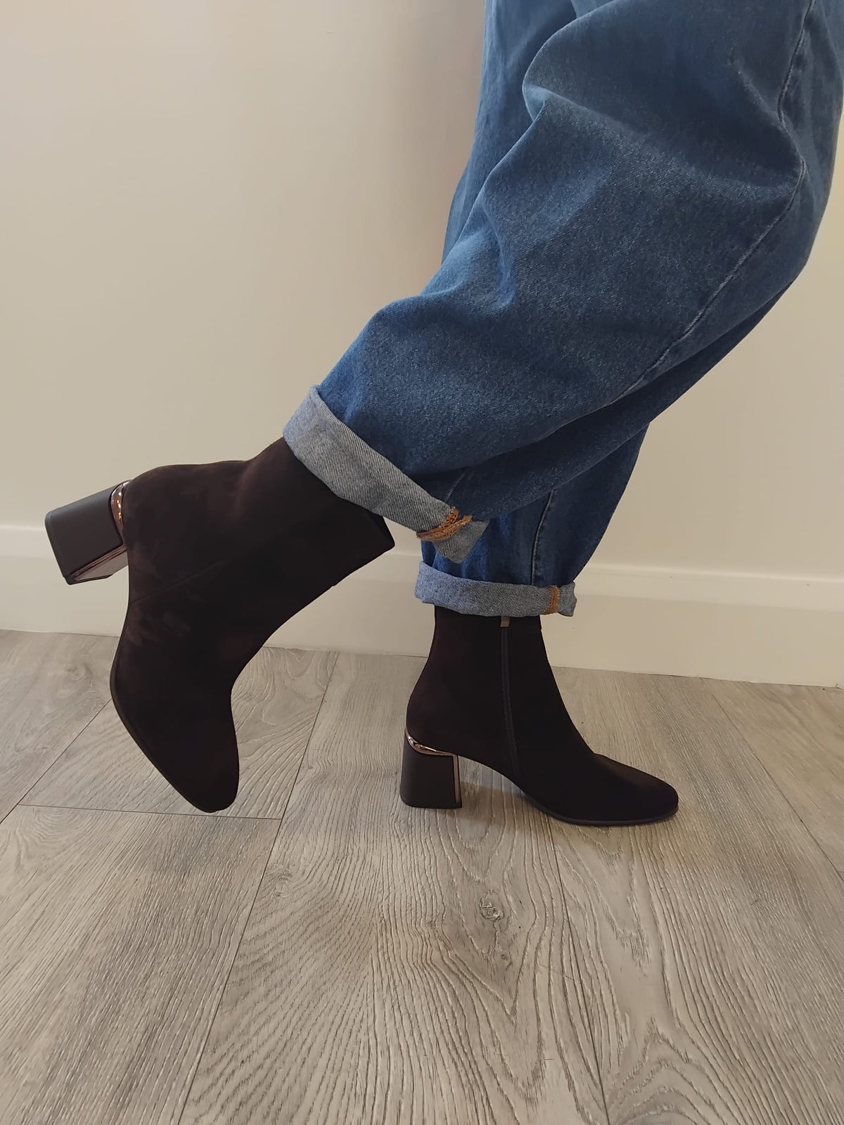 Tamaris - 25341 Brown Suede Ankle Boot