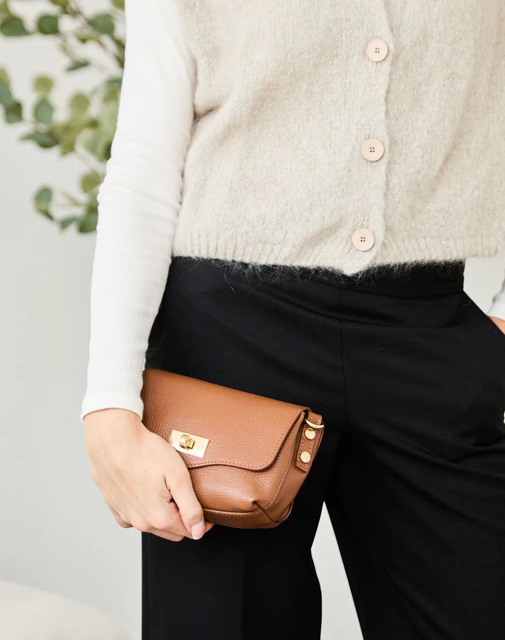 Elie Beaumont - Twist Clasp Tan Bag