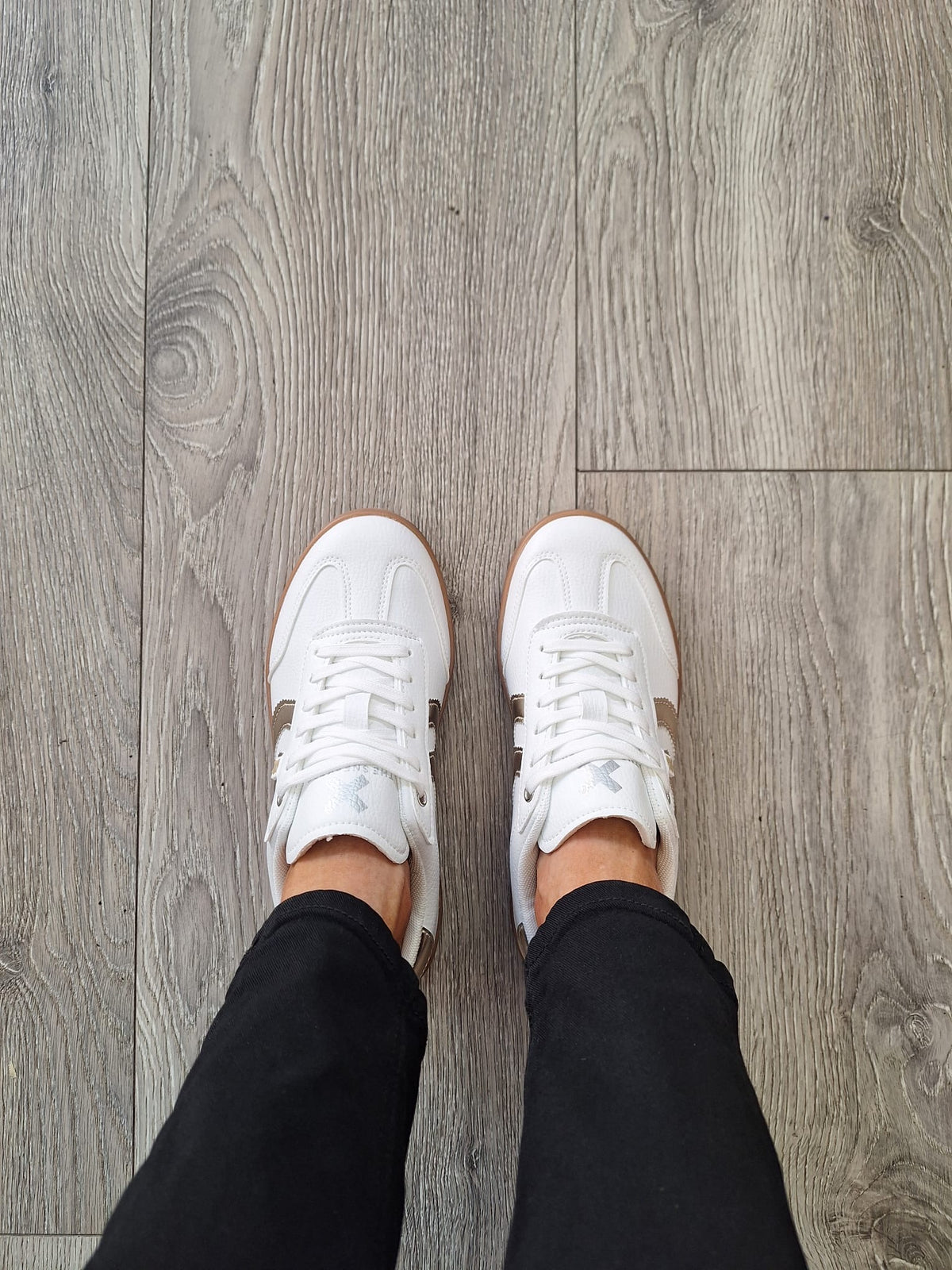 Xti - 144585 White and Gold Platform Trainer