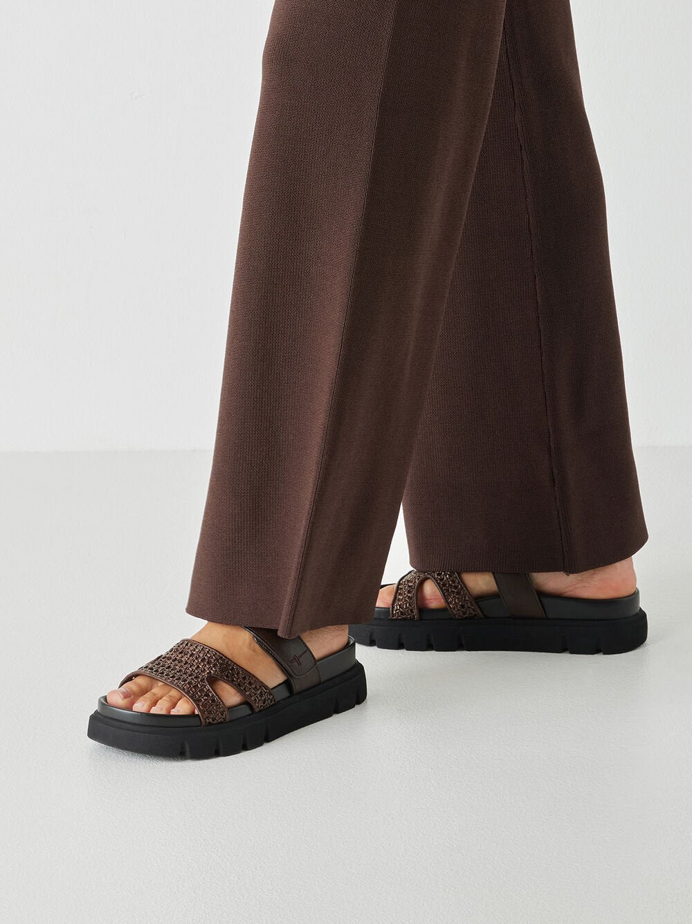 Tamaris - 27422 Brown Weave Slide