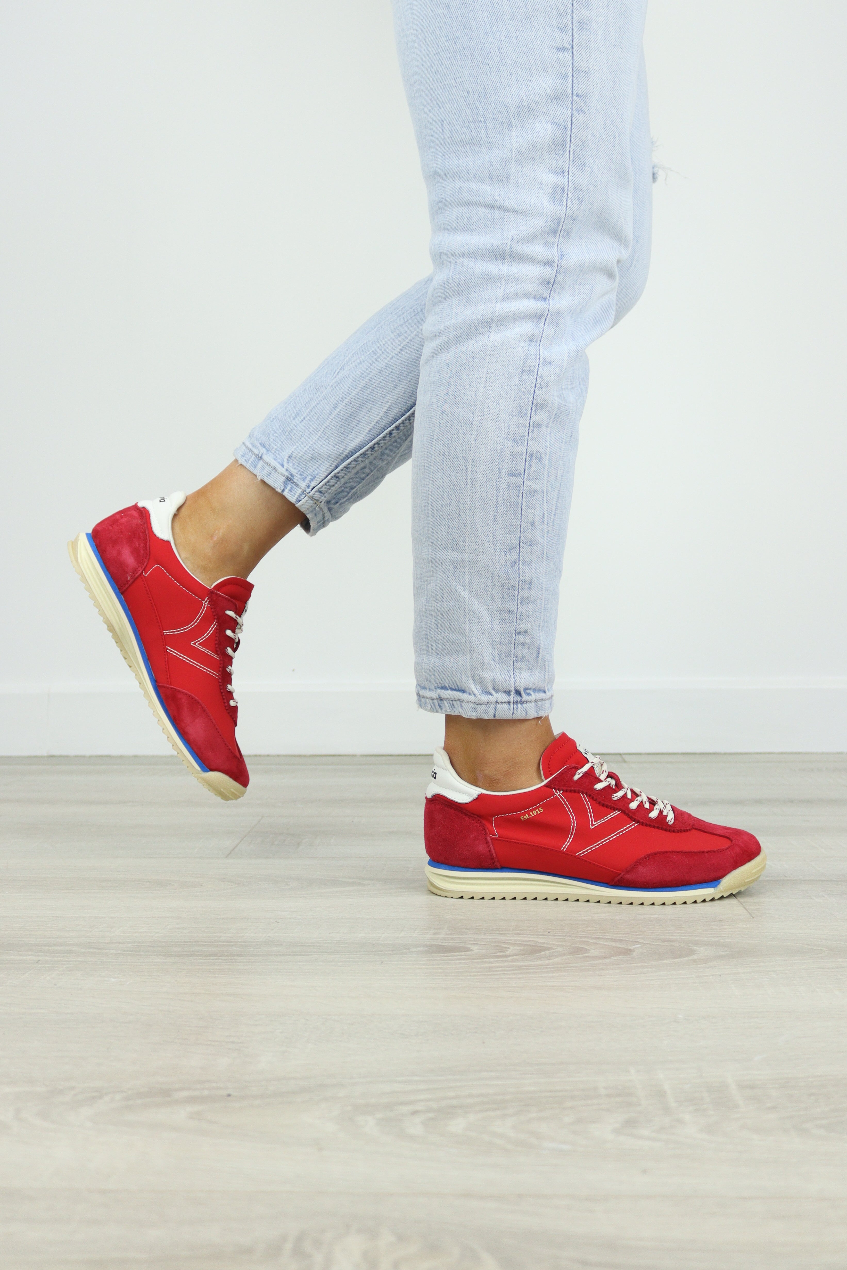 Victoria - 158108 Red Retro Trainer