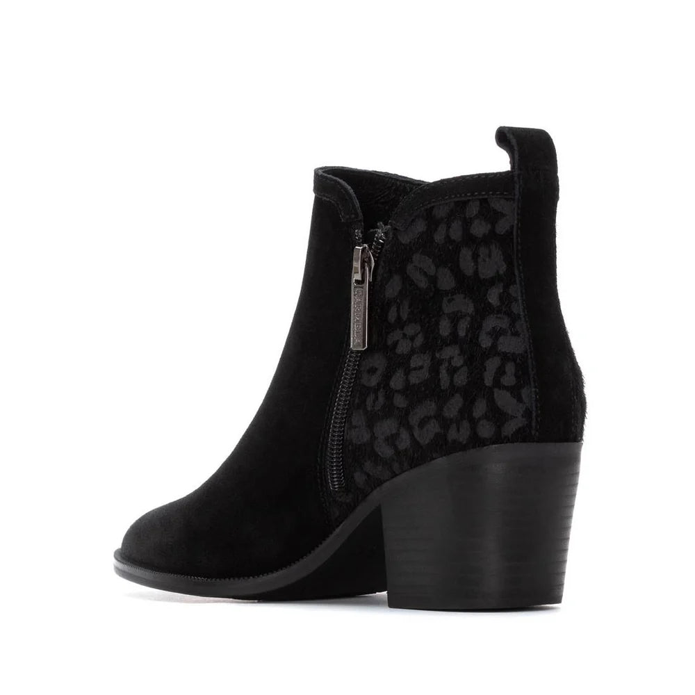 Carmela - 162582 Black Zip Ankle Boot