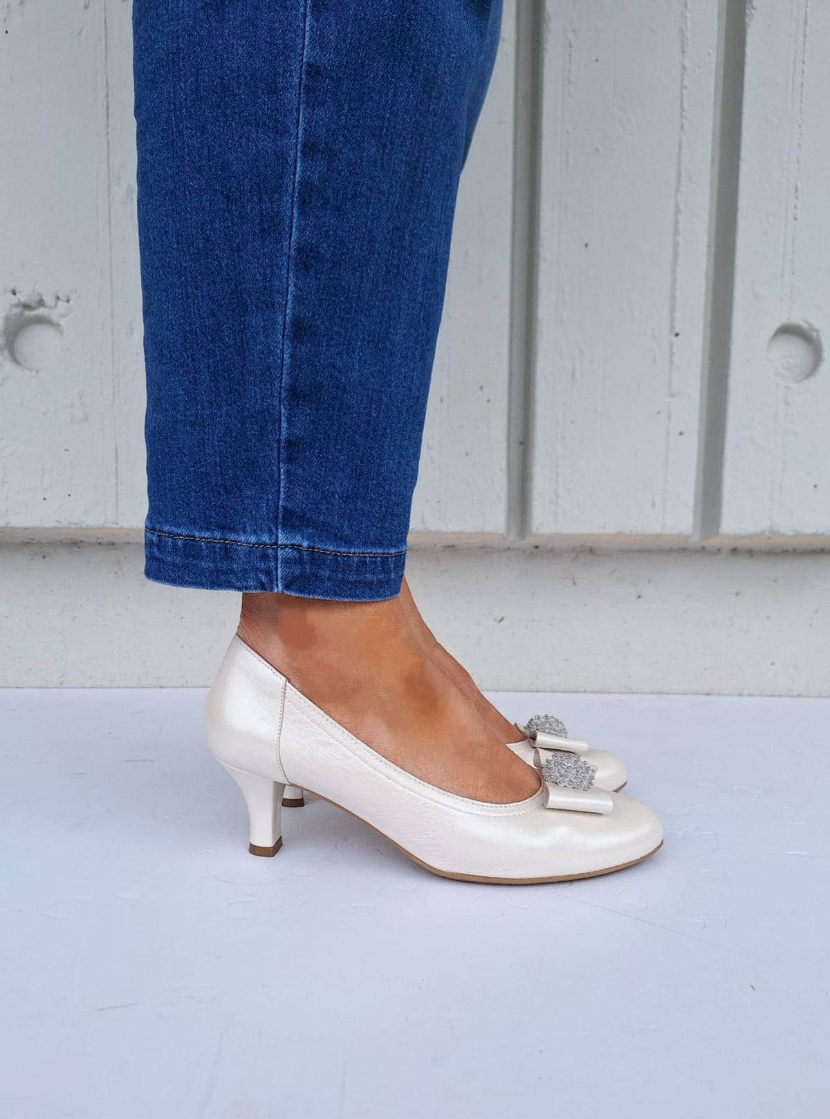 Le Babe - 3047 Ivory leather Cluster Court shoe with a Kitten heel*