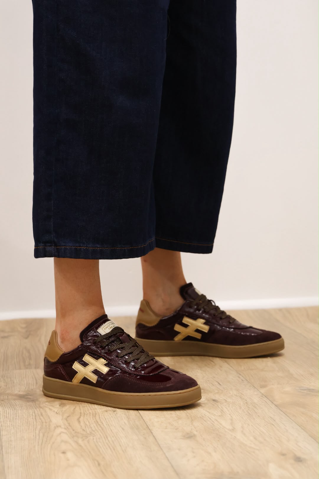 Another Trend - A032 Burdeos Burgundy/Gold Trainer