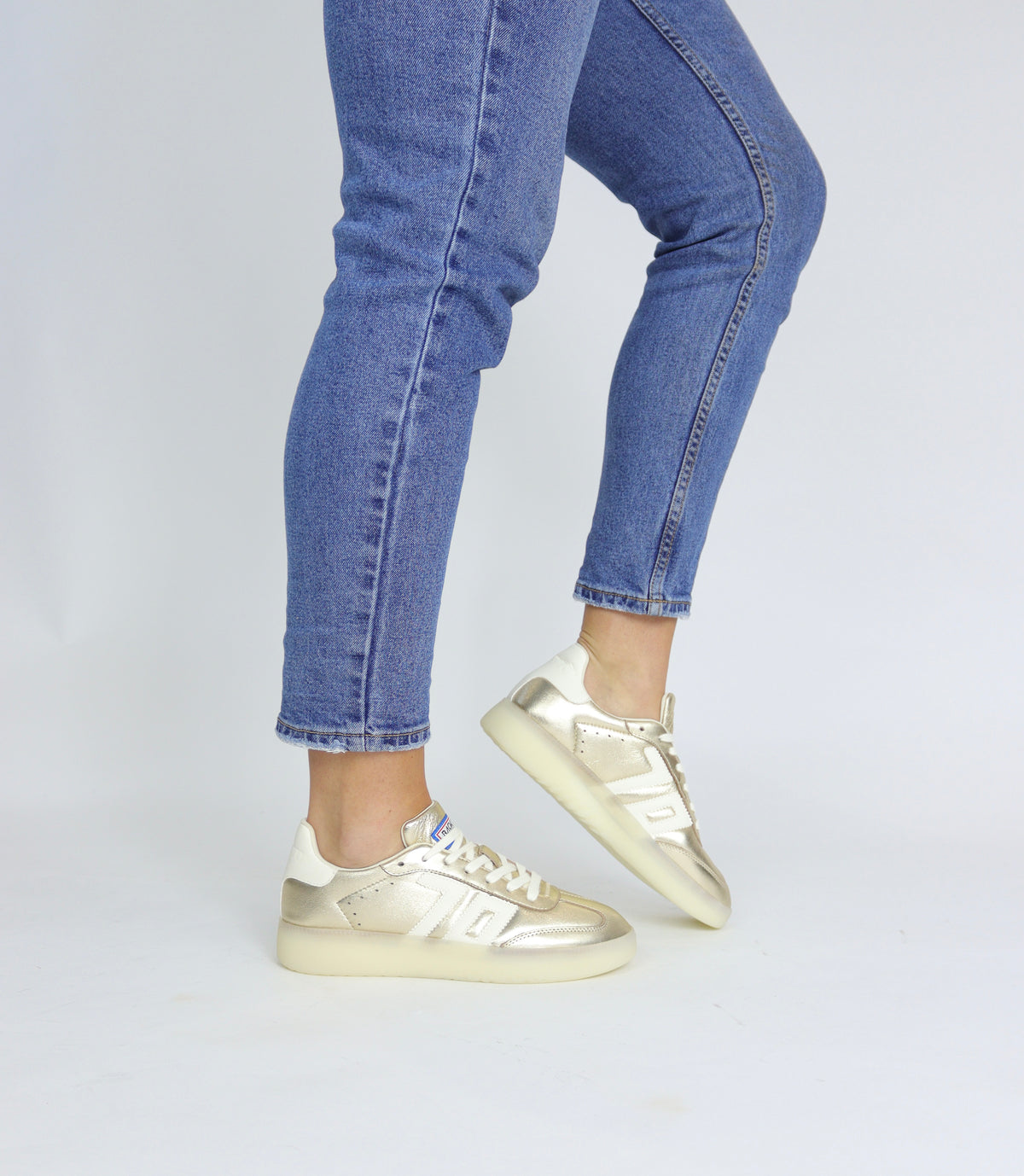 Back 70 - Boston Gold Trainer