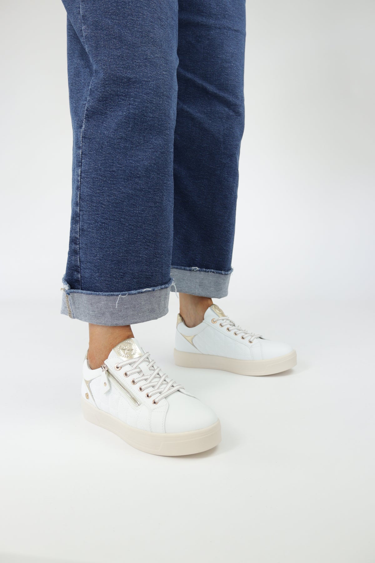 Xti - 144413 White Gold Zip Trainer