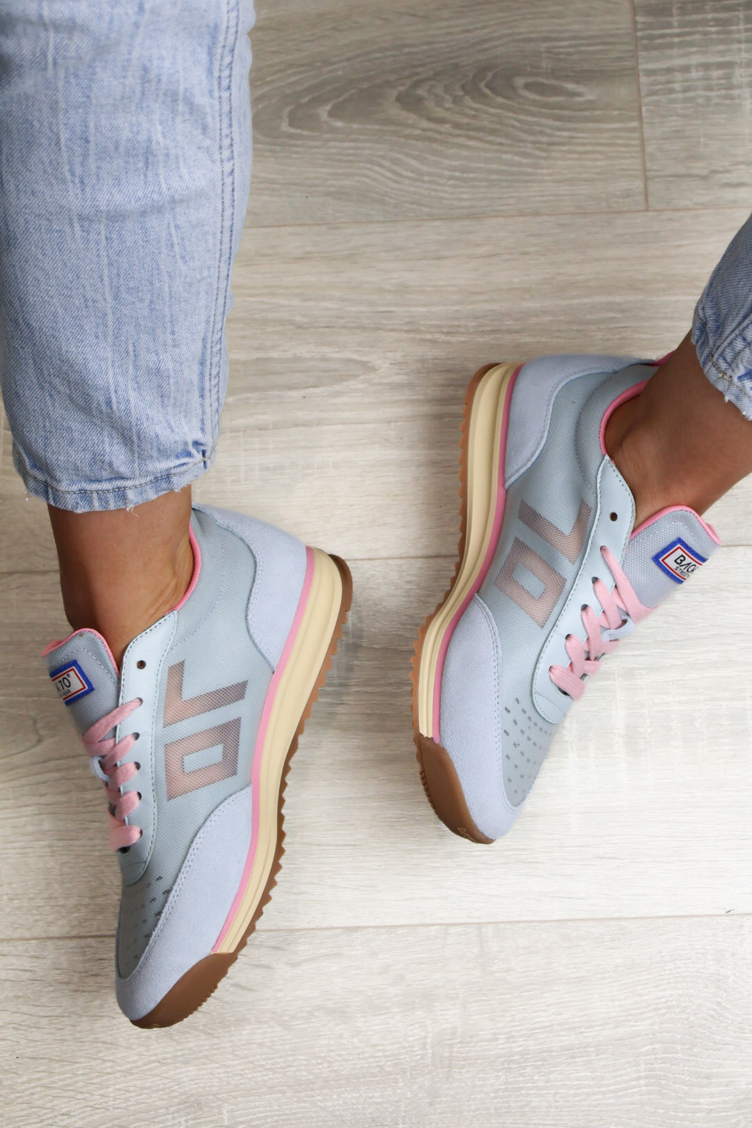 Back 70 - Jogger Blue & Pink Trainer