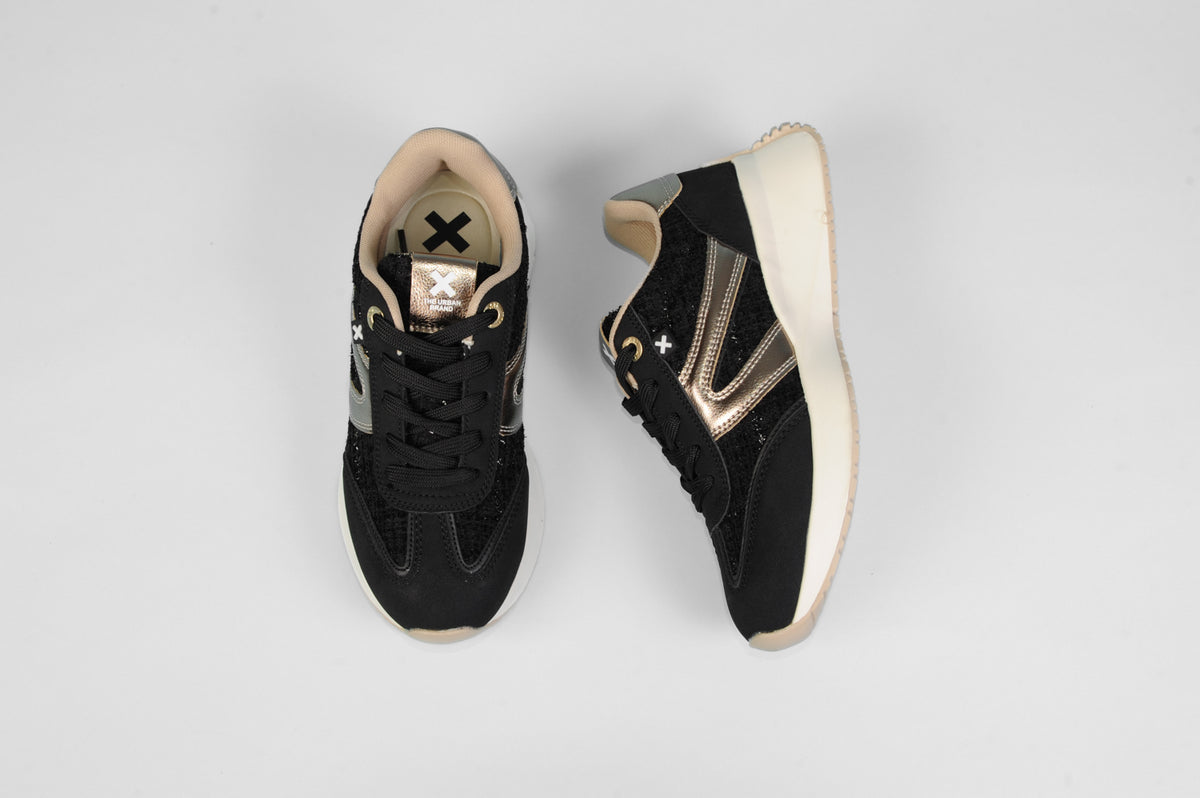 XTI - 143379 Black & Gold Retro Trainer