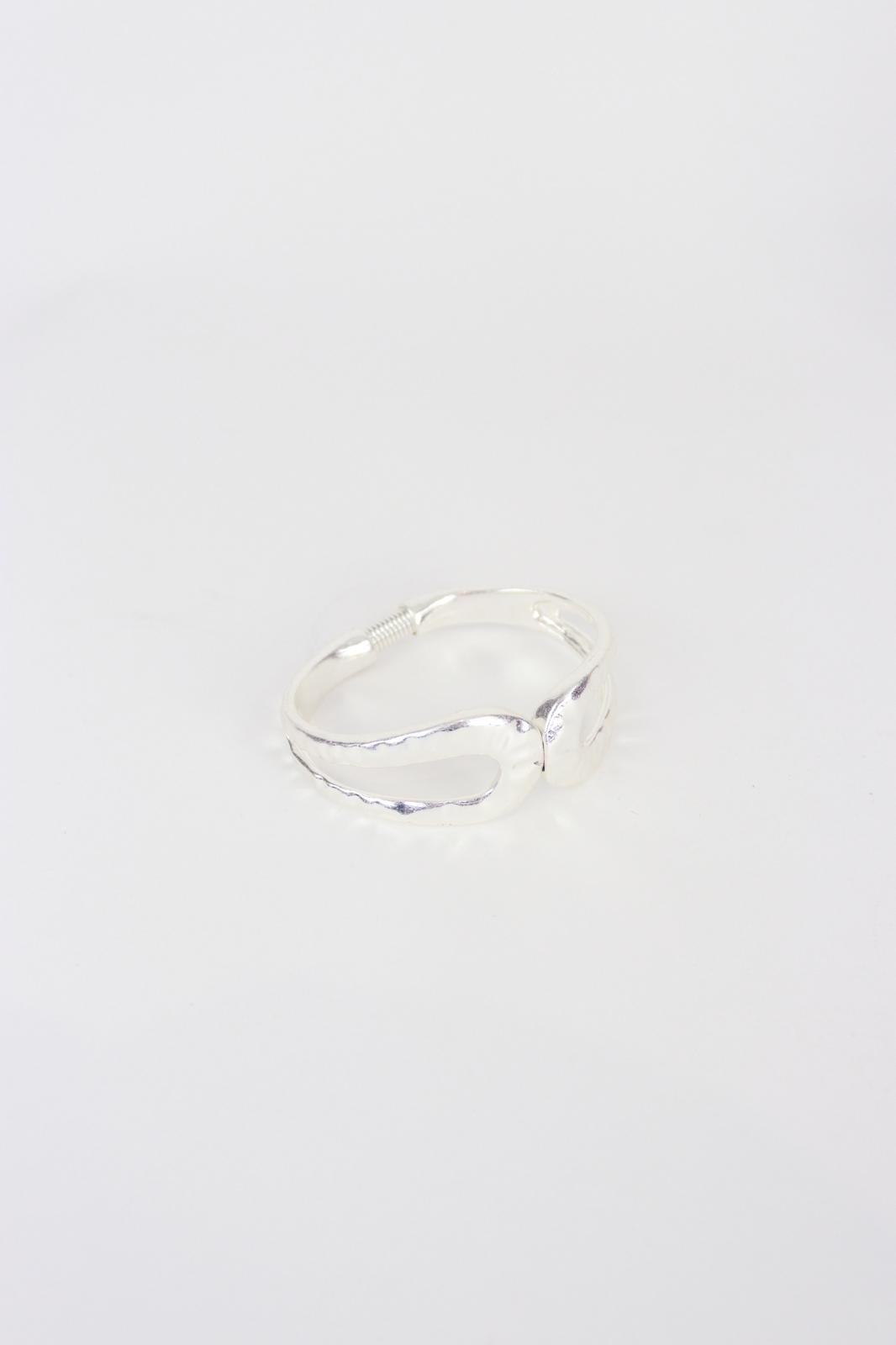 Karen Sampson - J12131 Silver Clasp Bracelet