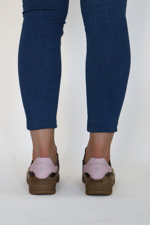Another Trend - A032 [Tostado] Taupe Suede Trainer