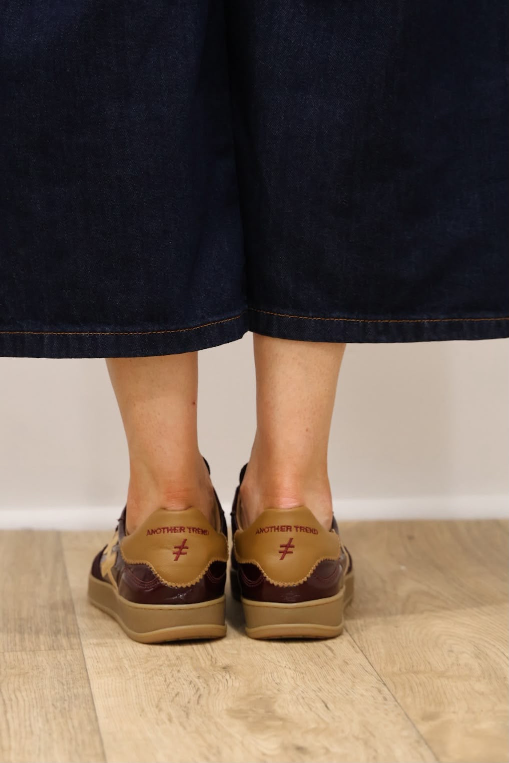 Another Trend - A032 Burdeos Burgundy/Gold Trainer