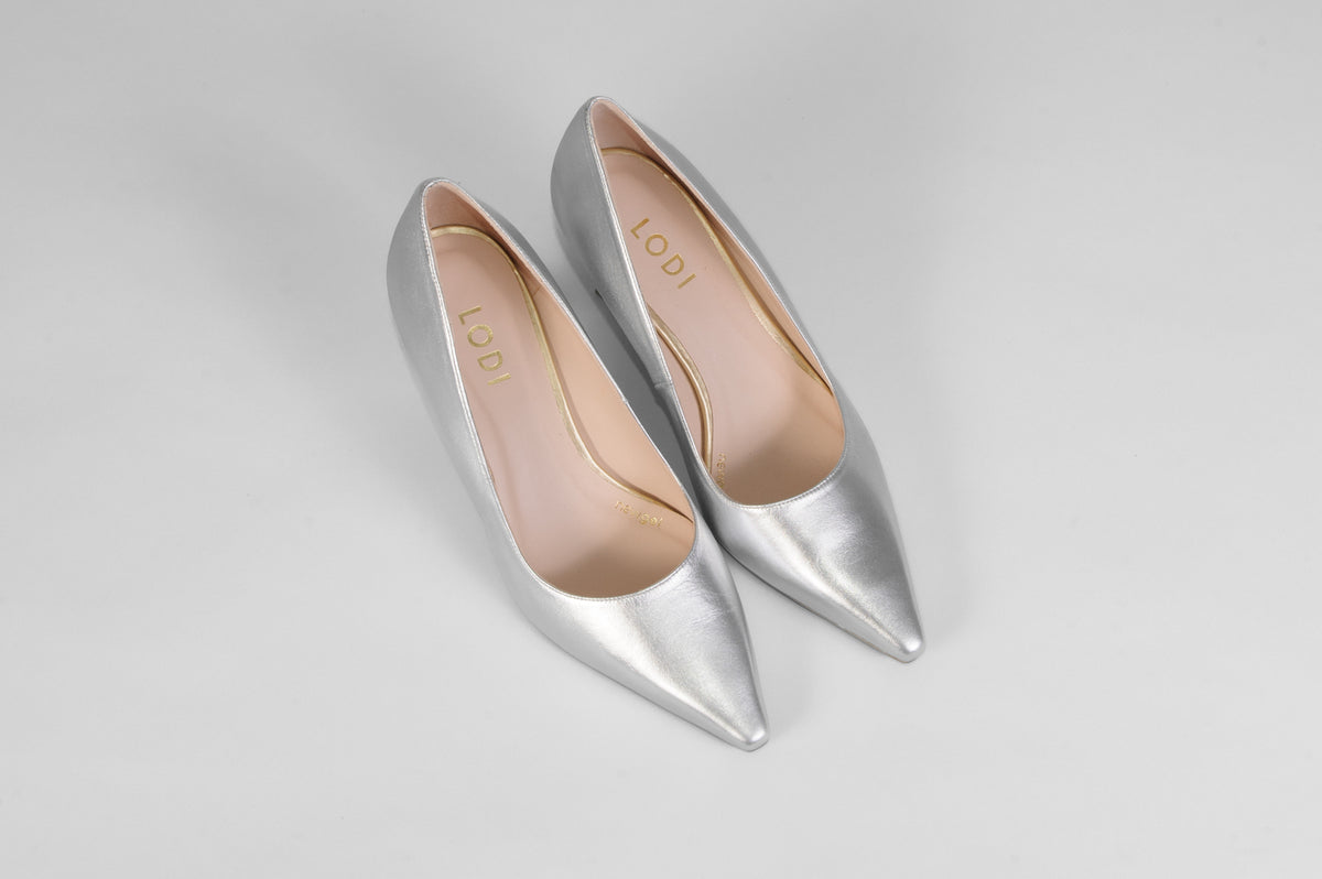 Lodi - Jona Silver Leather Court with a Kitten heel*