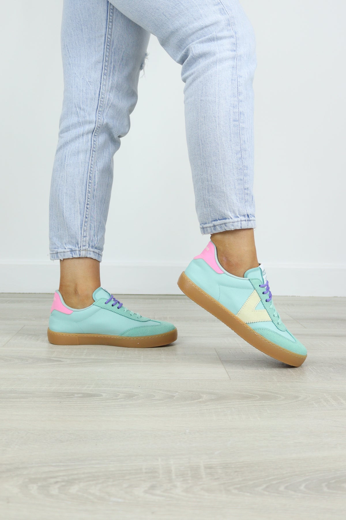 Victoria - 126230 Mint and Pink Trainer