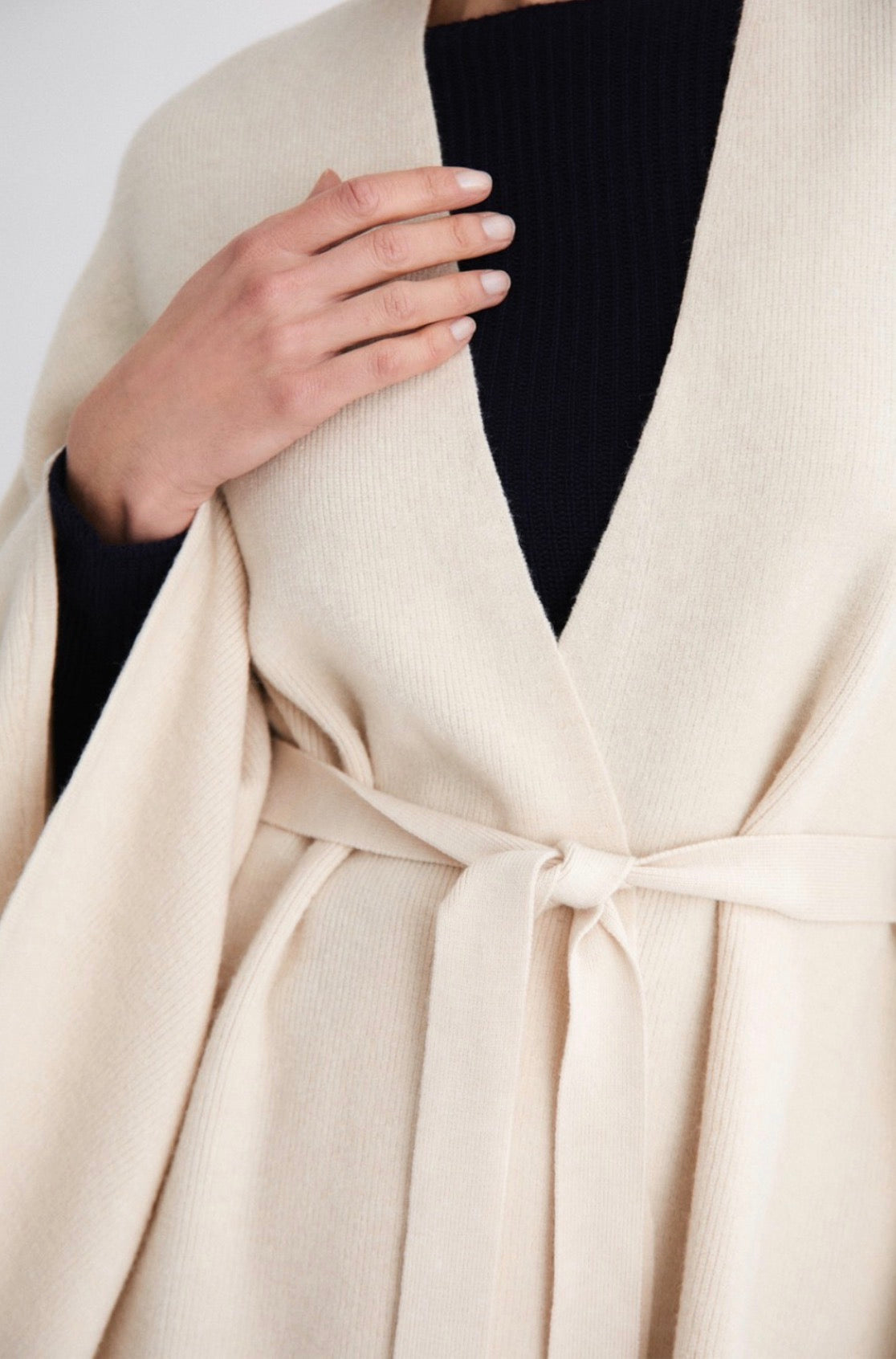 Mus & Bombon - Cream Cape