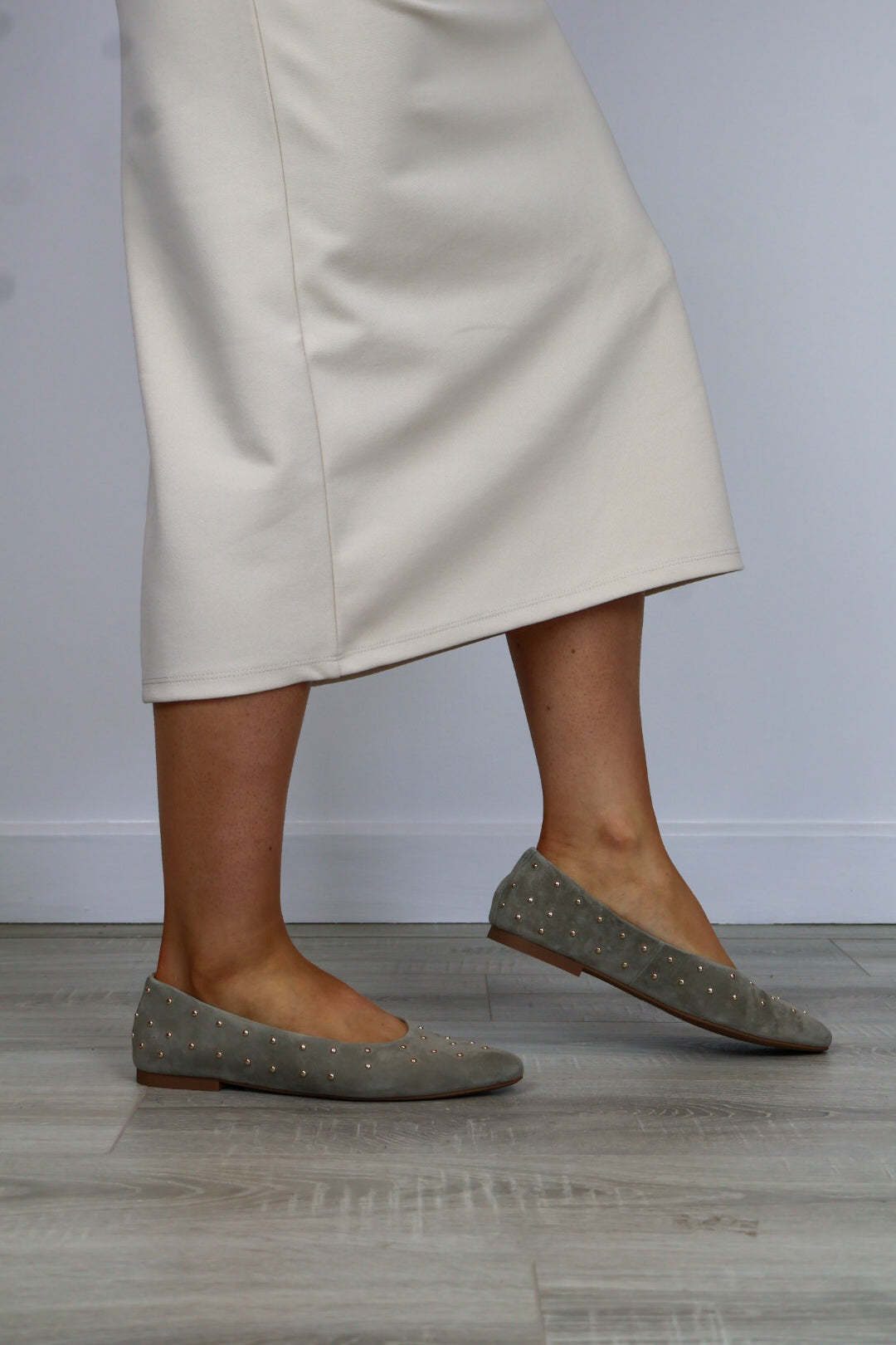 Alpe - 5558 Khaki Stud Pump
