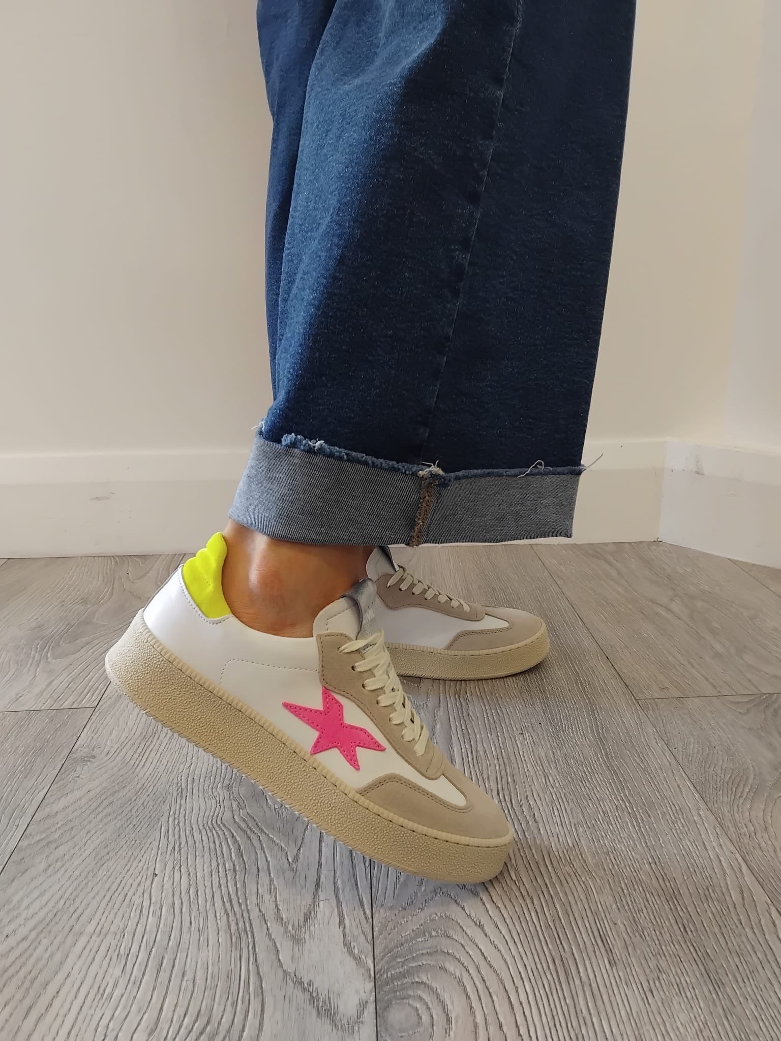 Meline - 525 ACC-SBT White and Neon Flatform Trainer