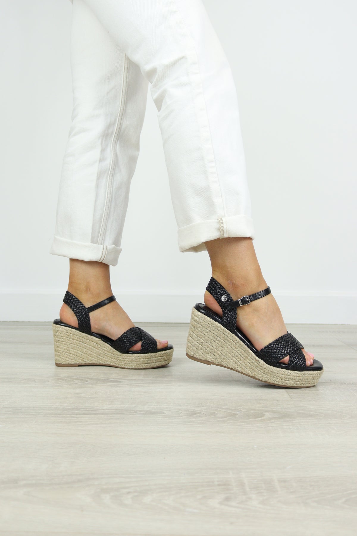 Xti - 145451 Black Wedge Sandal