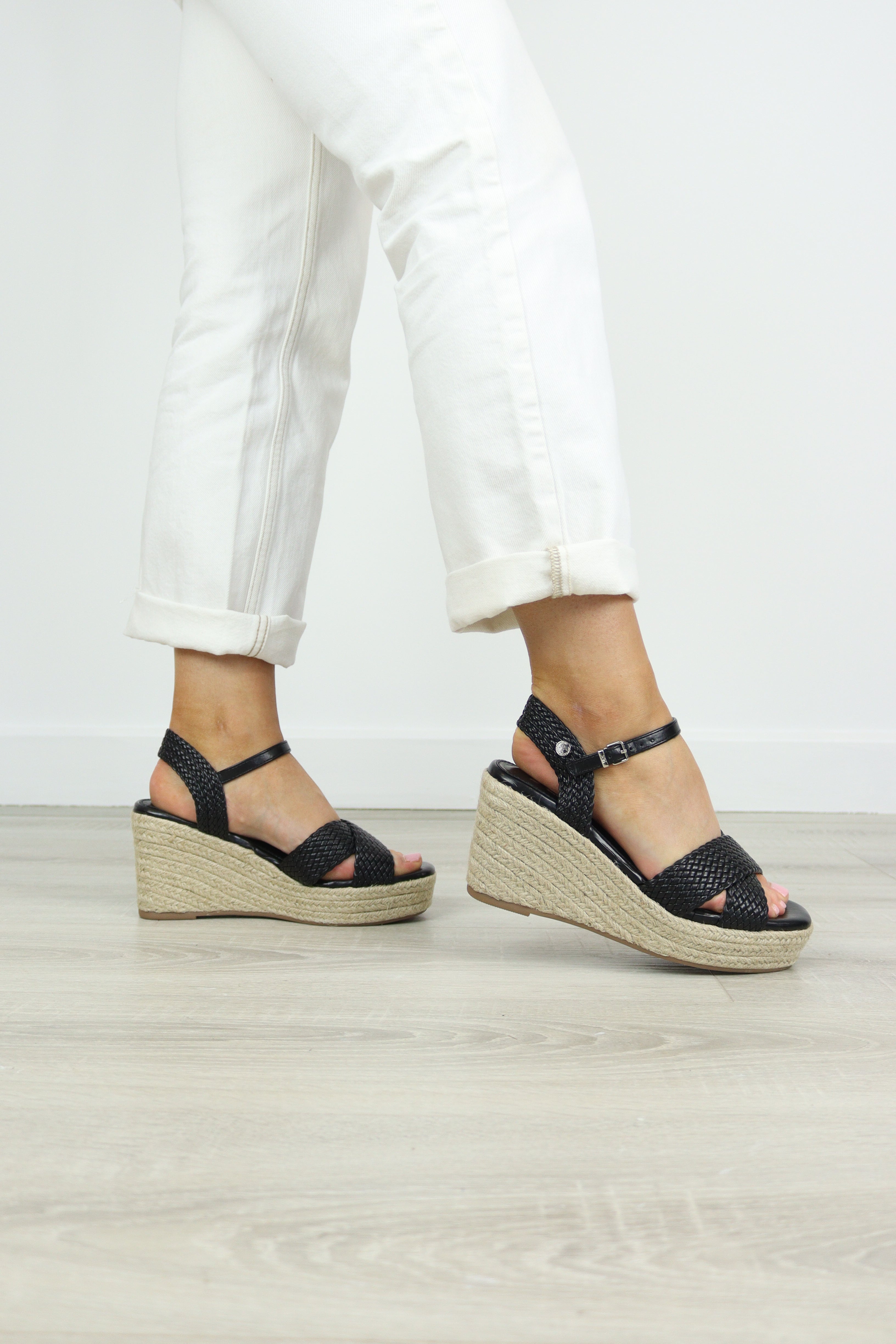Xti - 145451 Black Wedge Sandal