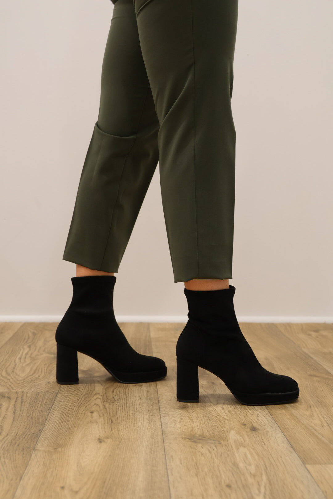 Miss Elastic - 77030 Black Suede Platform Ankle Boot