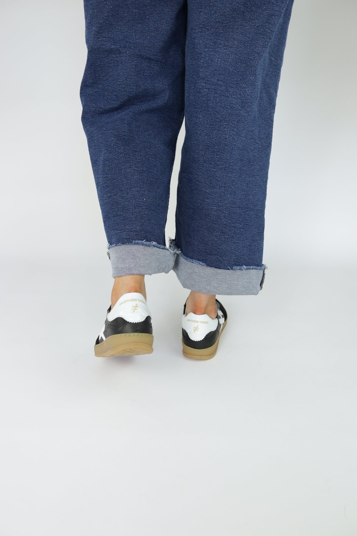 ANOTHER TREND - [Black] A032 Black & White Trainers