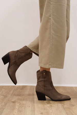 Carmela - 164387 Taupe Cowboy Boot