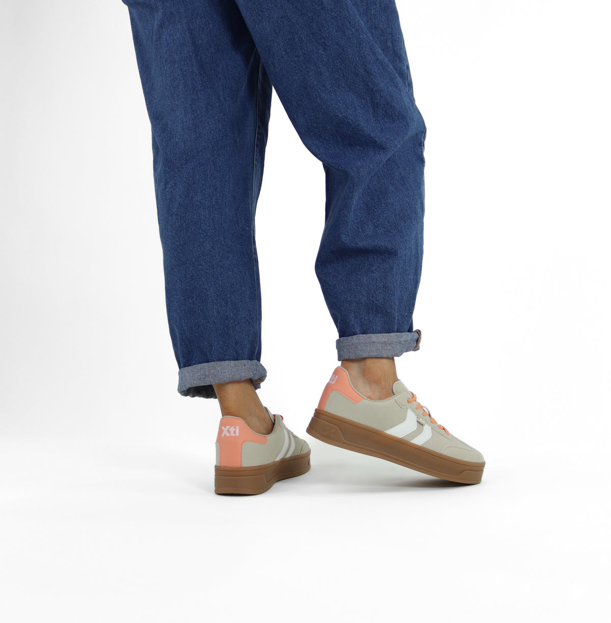 XTI - 145016 Grey & Coral Platform Trainer