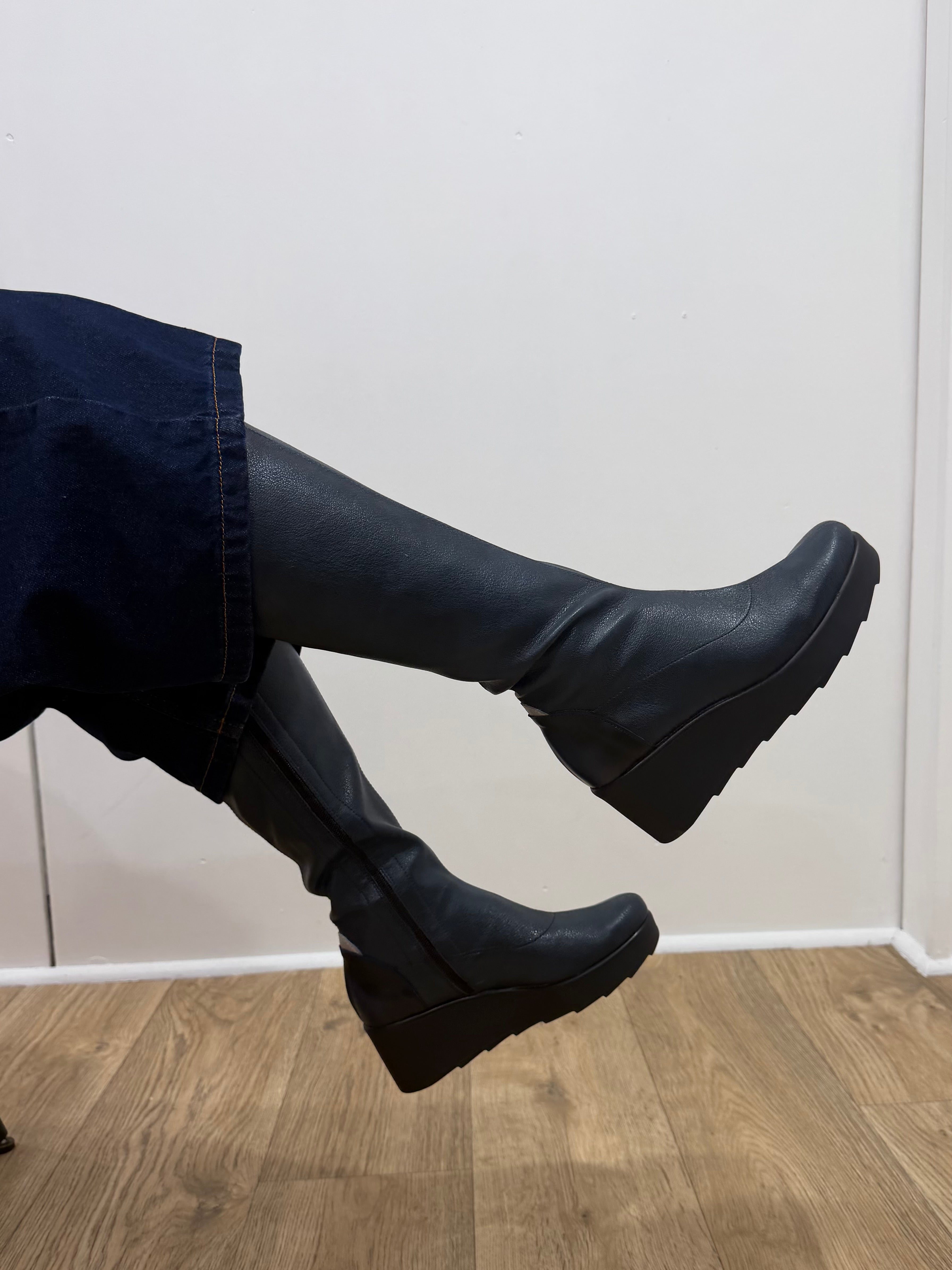Jose Saenz - 6428 Navy Sock Wedge Knee High