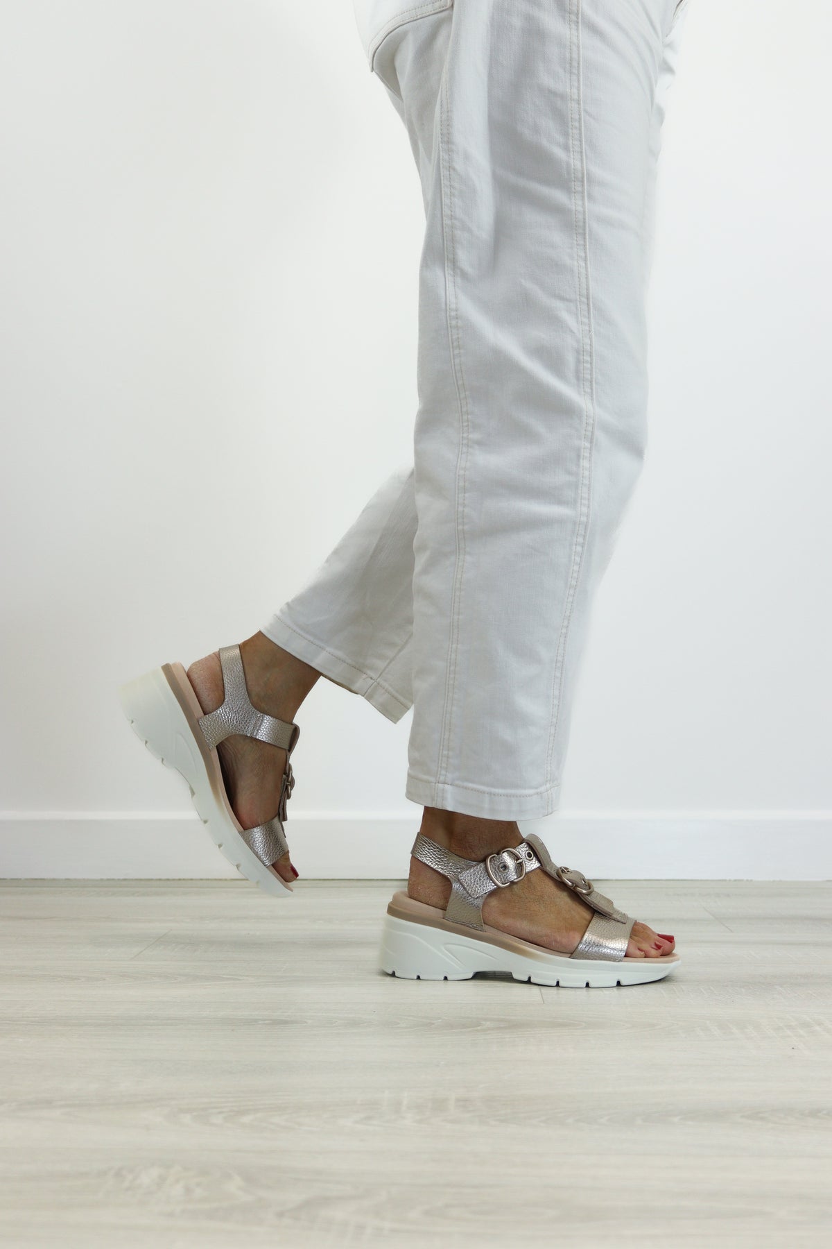 Hispanitas - HV264799 Metallic Wedge Sandal