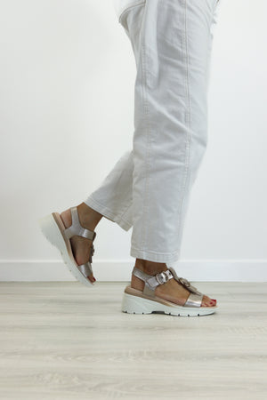 Hispanitas - HV264799 Metallic Wedge Sandal
