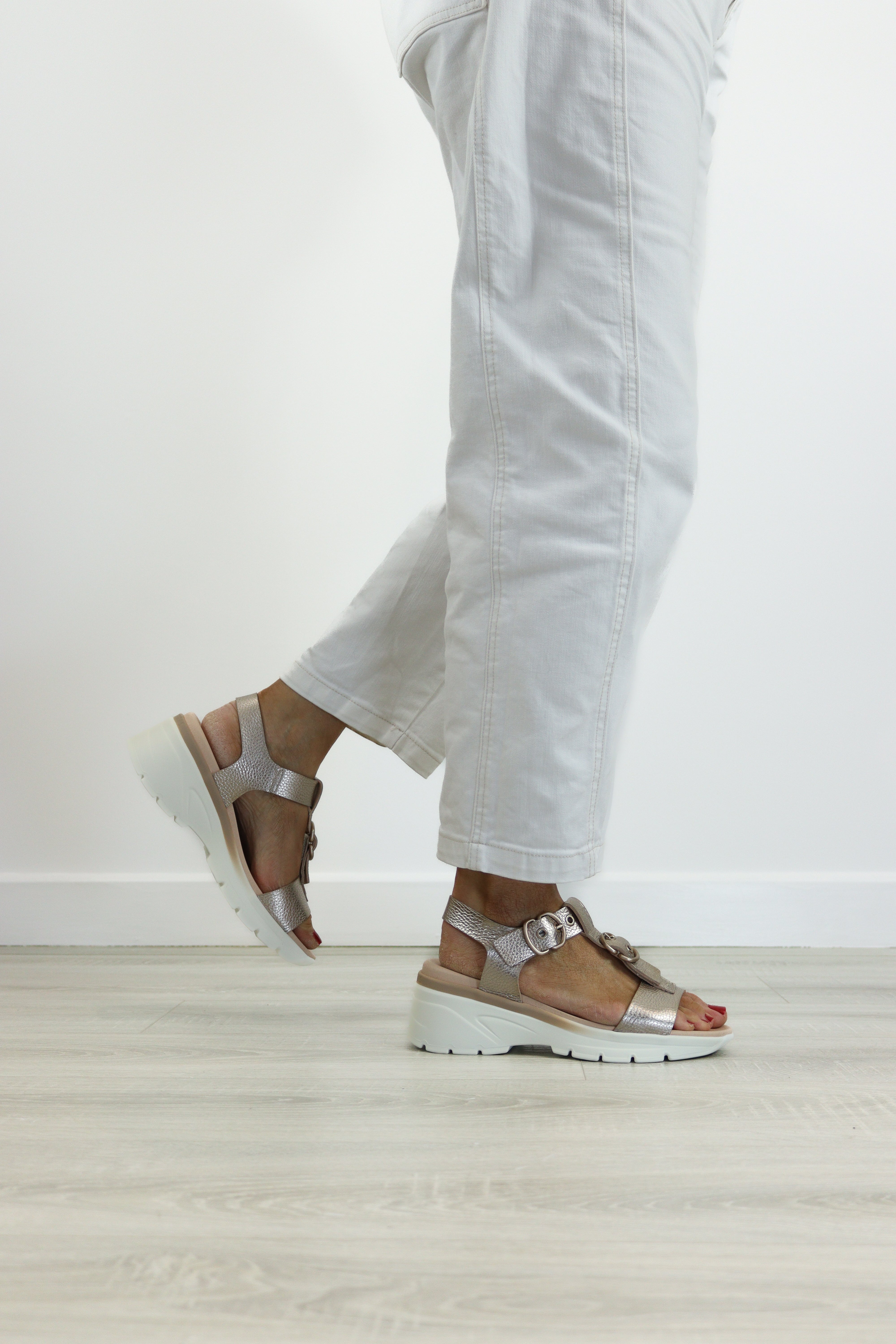 Hispanitas - HV264799 Metallic Wedge Sandal