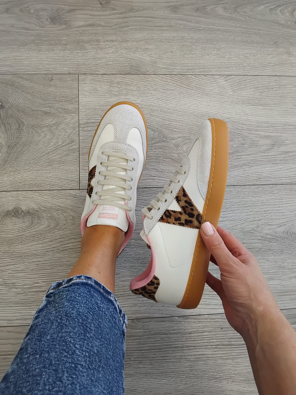 Victoria - 126204 White and Leopard Trainer