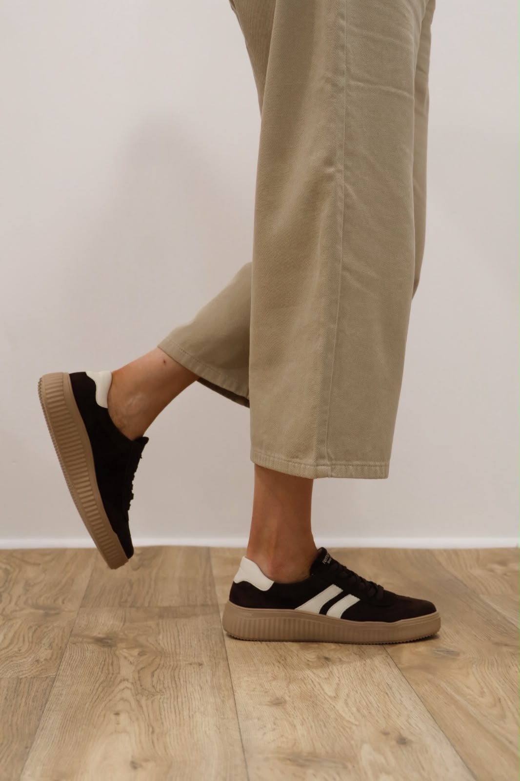 Remonte - D3E00-25 Brown Suede Trainer