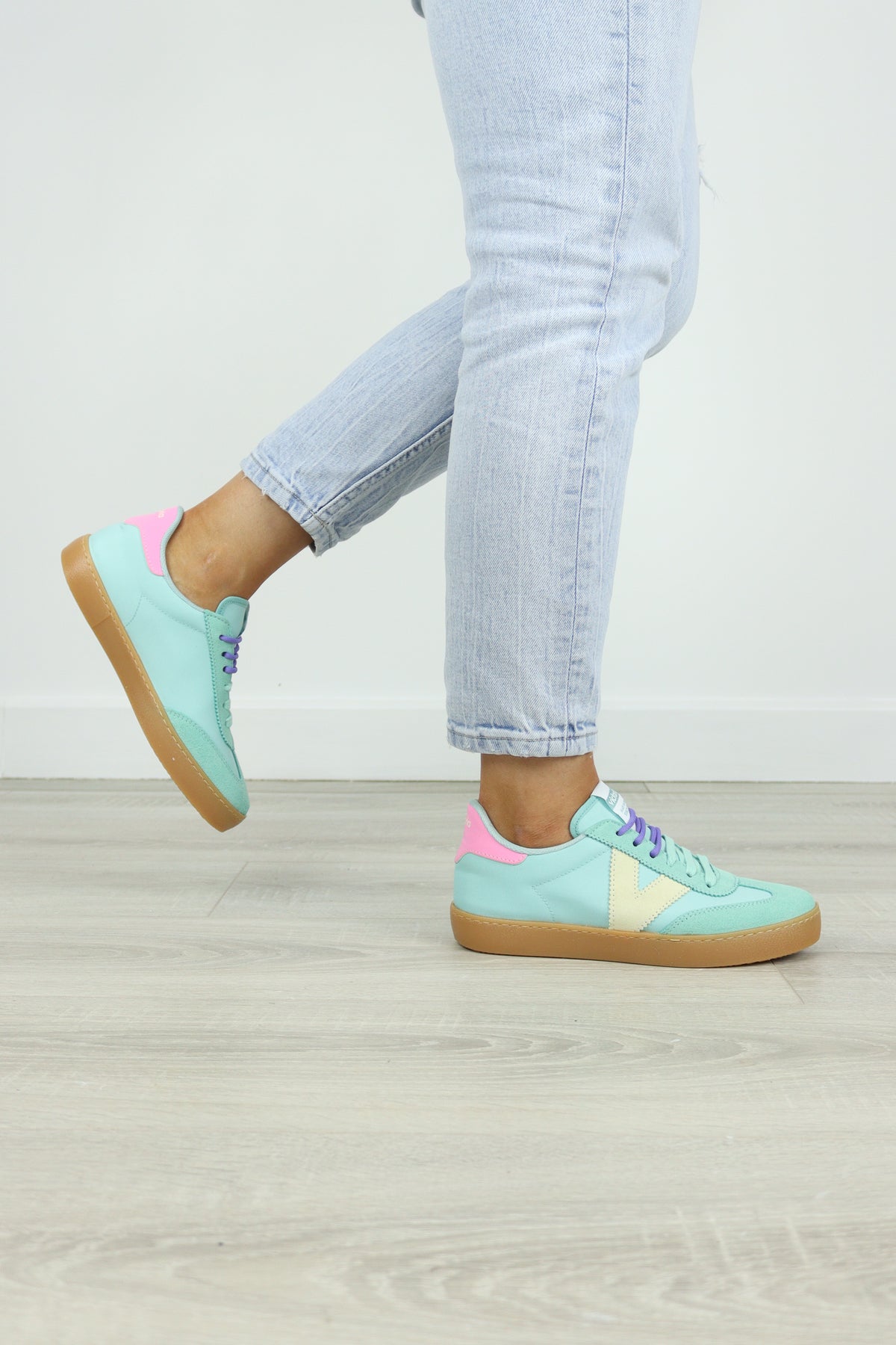 Victoria - 126230 Mint and Pink Trainer