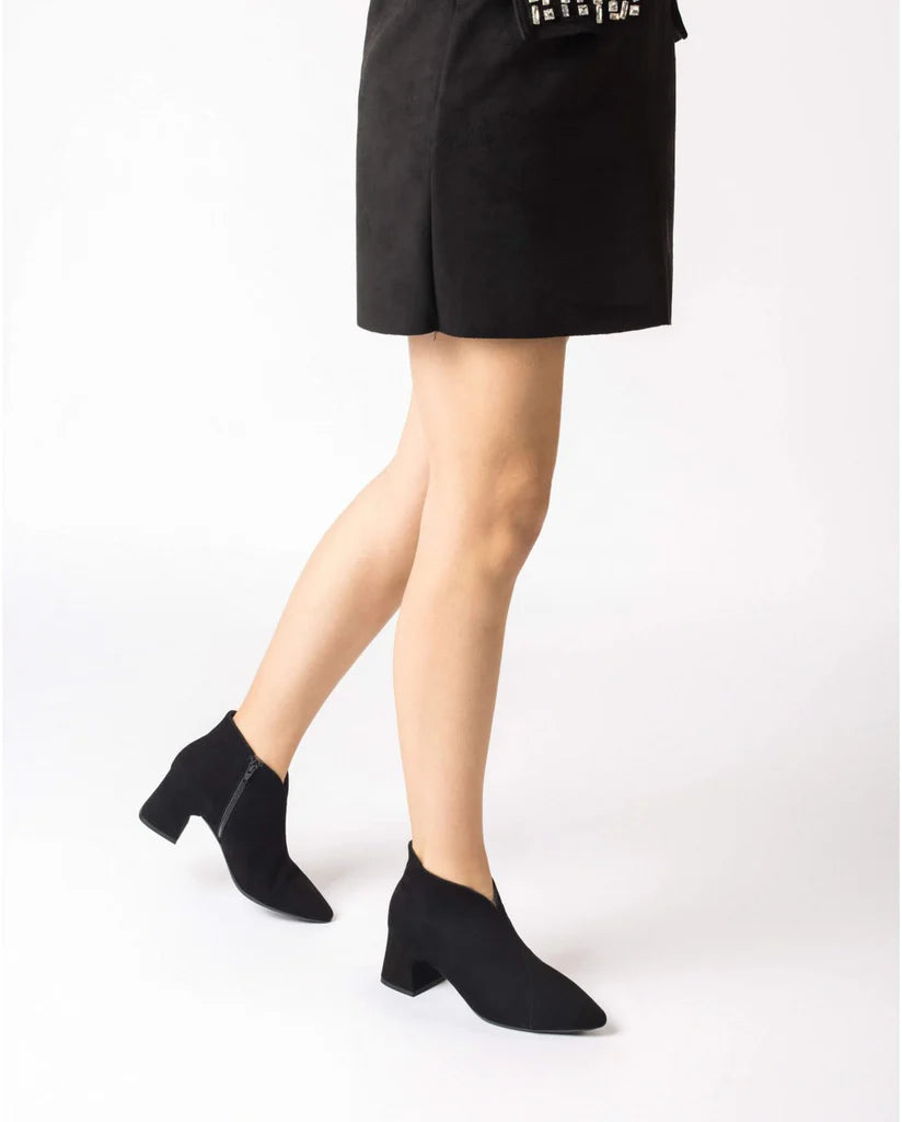 Wonders - I-9013 Black Suede V Ankle Boot