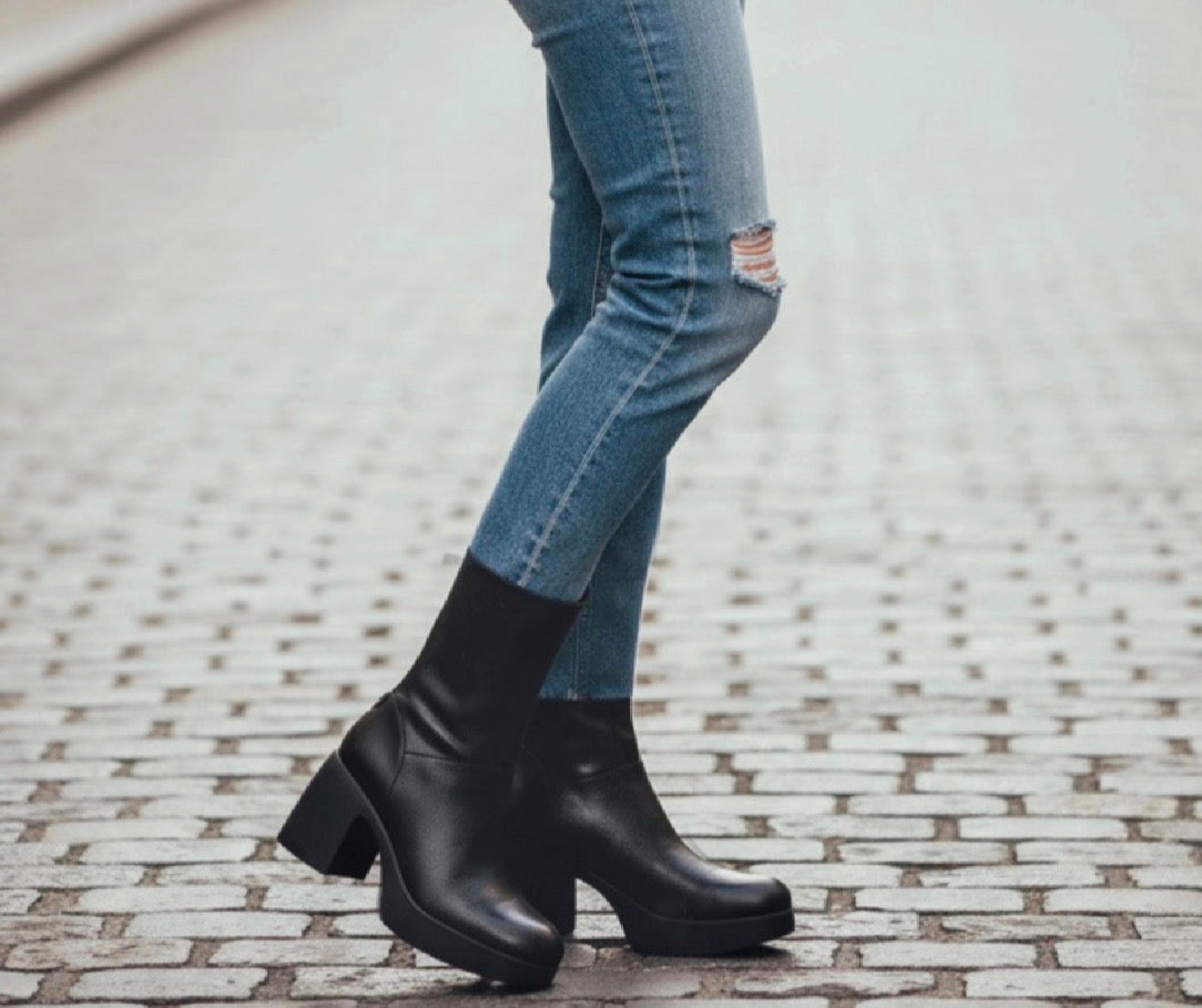 Wonders - H-49101 Black Platform Ankle Boot